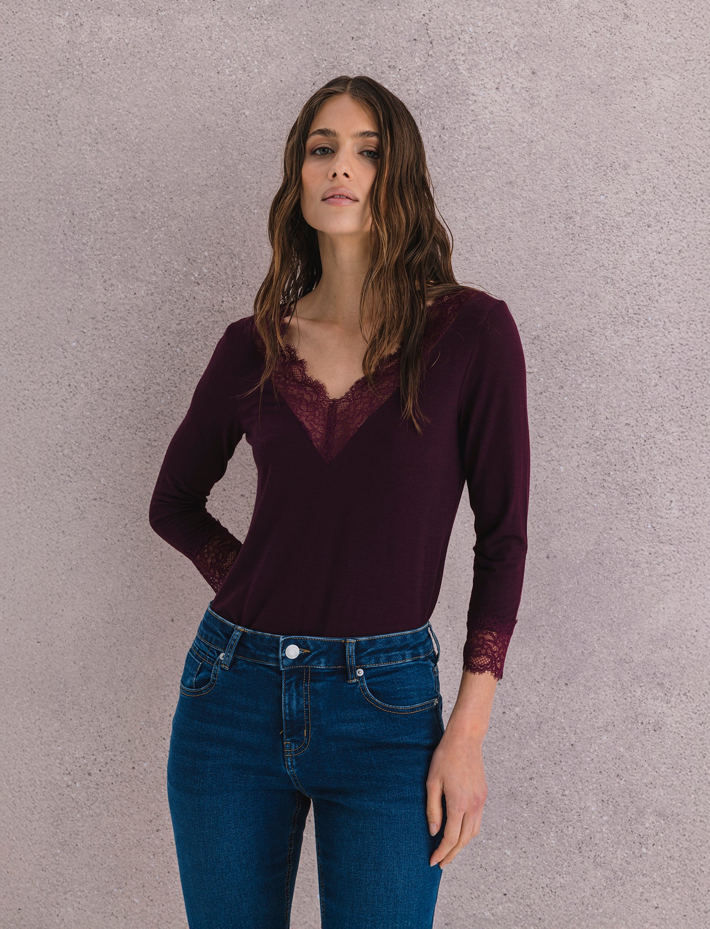 T-SHIRT CON PIZZO - Bordeaux