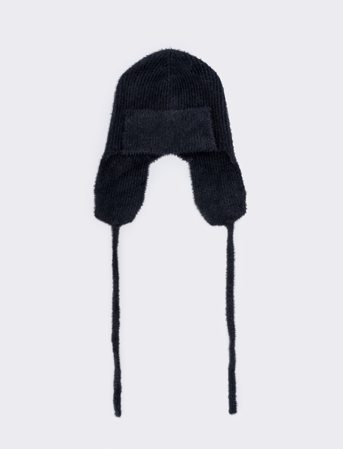 Cappello con laccetti e copriorecchie - Nero