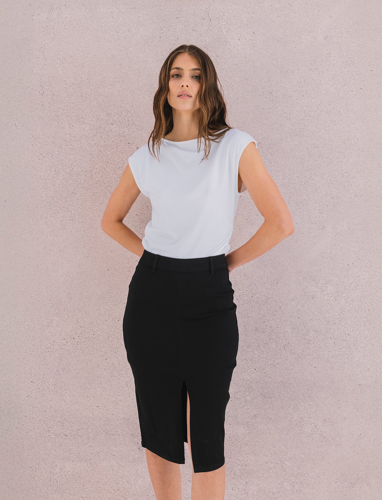 T-SHIRT CON SCOLLO A BARCA - Bianco latte