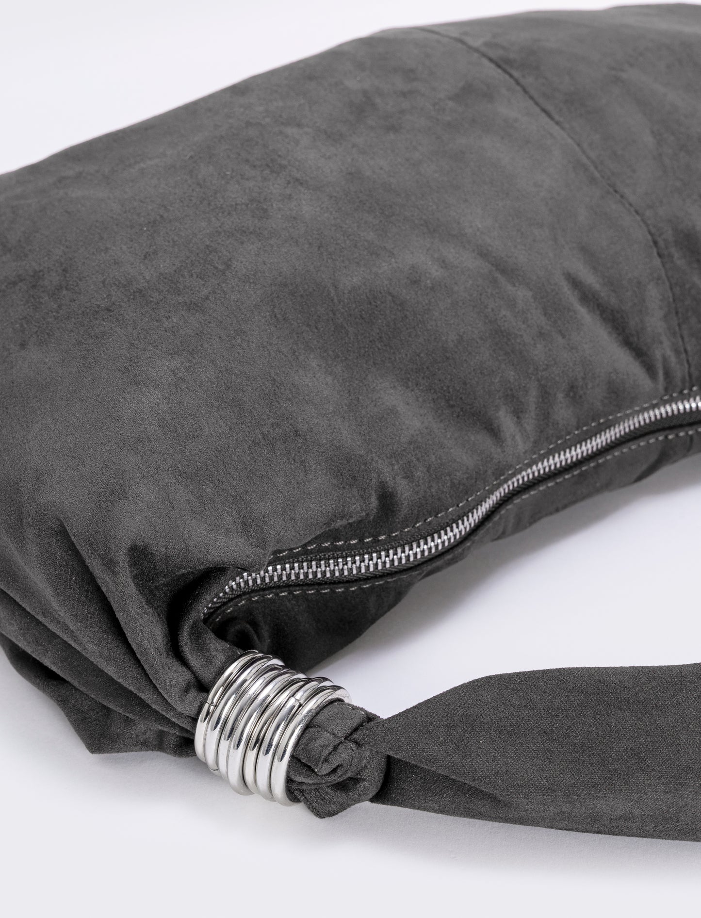 Borsa mezzaluna in suede con anelli - Grigio