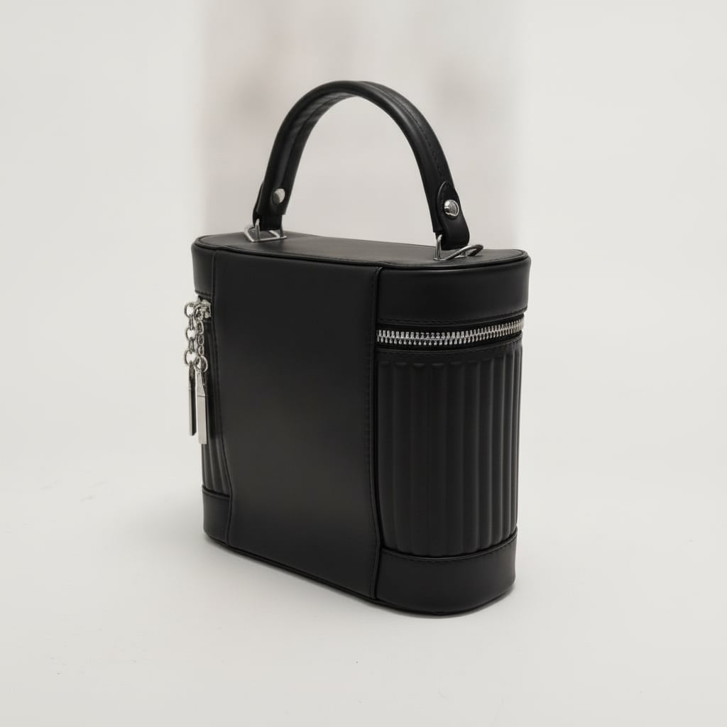 Beauty bag with shoulder strap - Black