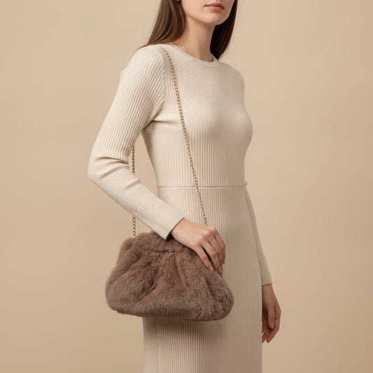 Clutch in finta pelliccia chic - Beige