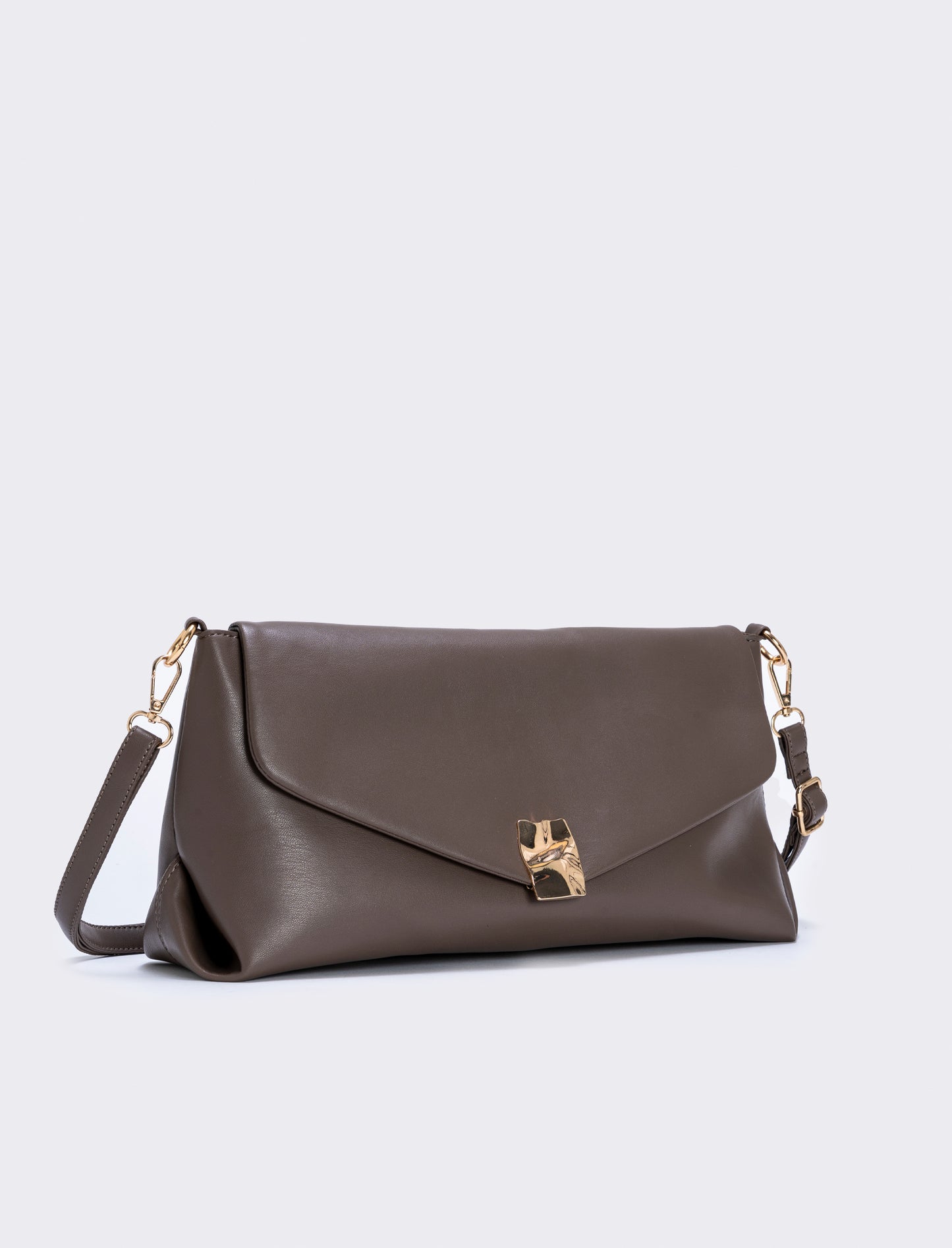 Pochettone effetto pelle con patta - Grigio fango