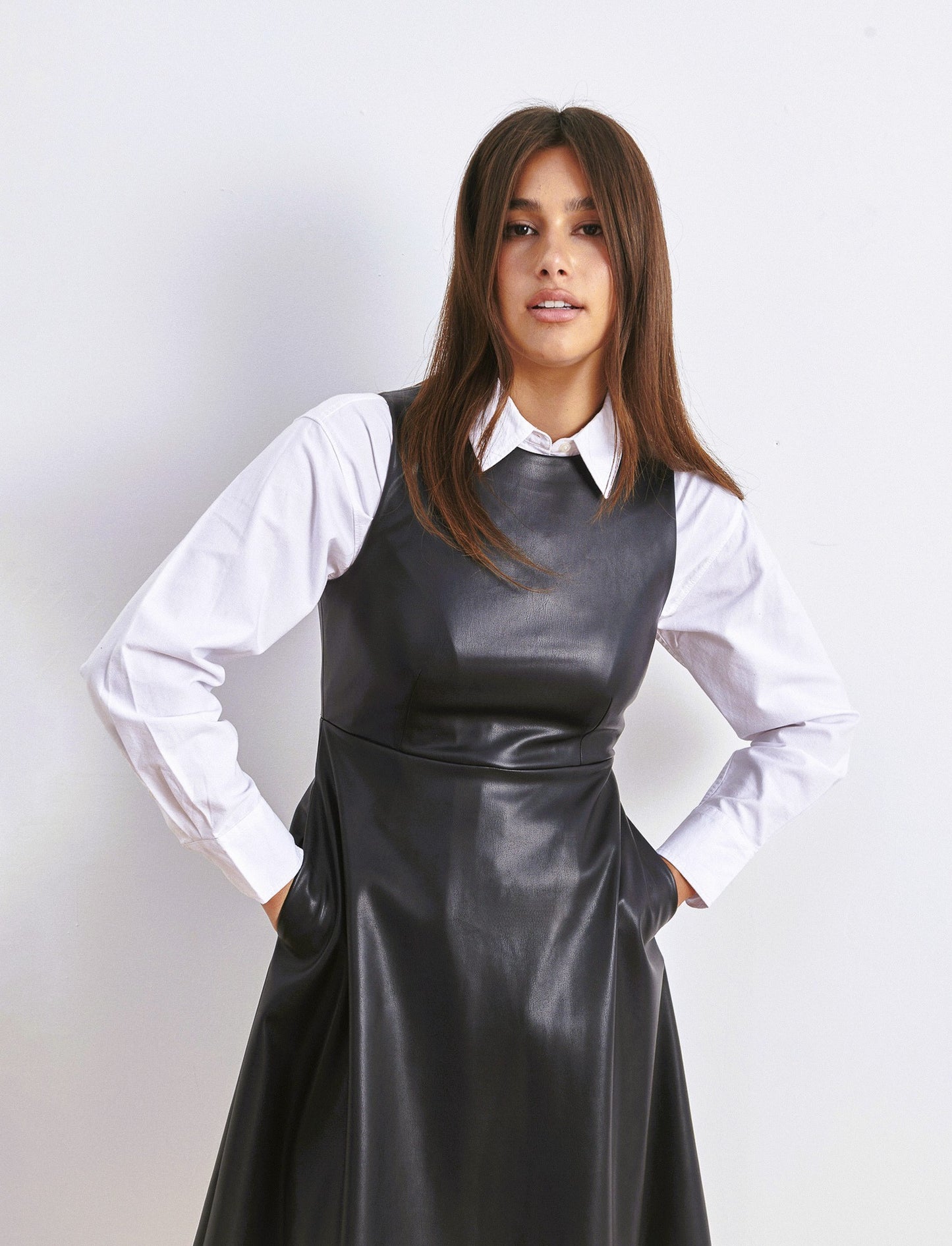 VESTITO IN TESSUTO EFFETTO PELLE - Nero