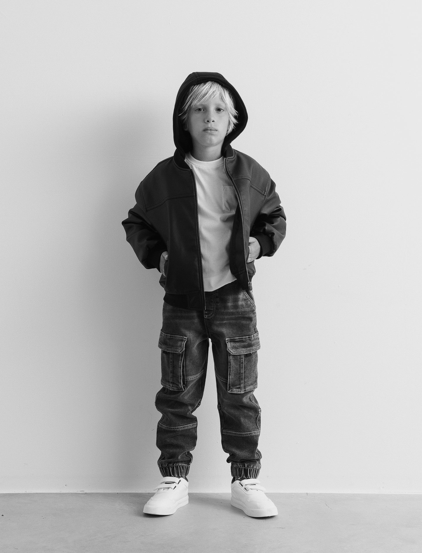 Jogging in denim con tasconi. - Grigio