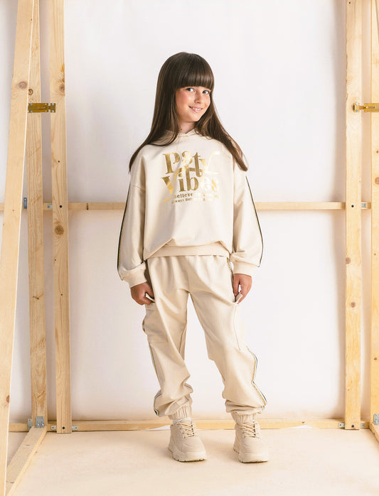 Jogger cargo con nastro a righe brillantinate. - Beige