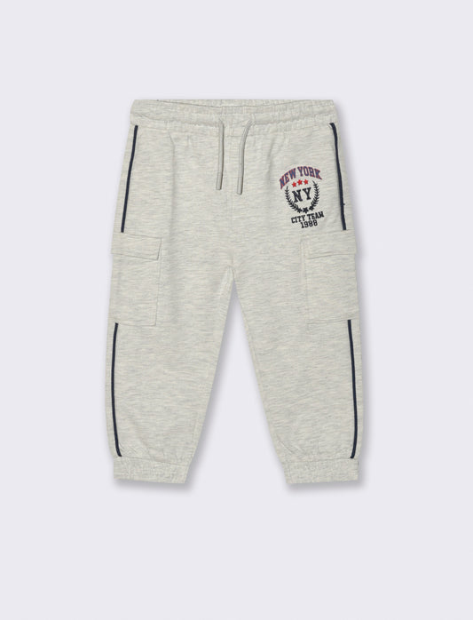 Jogger con tasche e piping - Grigio mel.