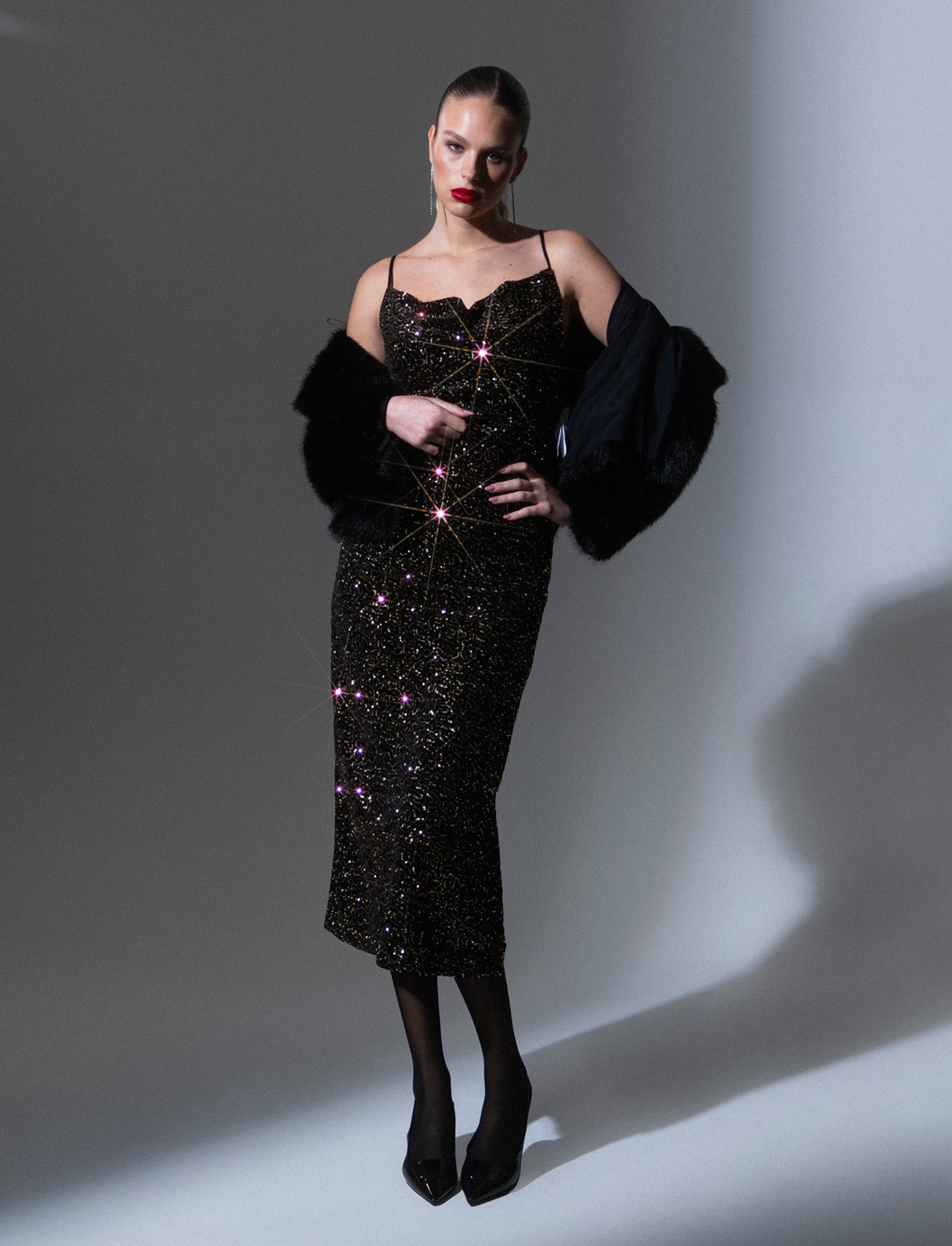 Vestito lungo in paillettes con bretelline - Oro