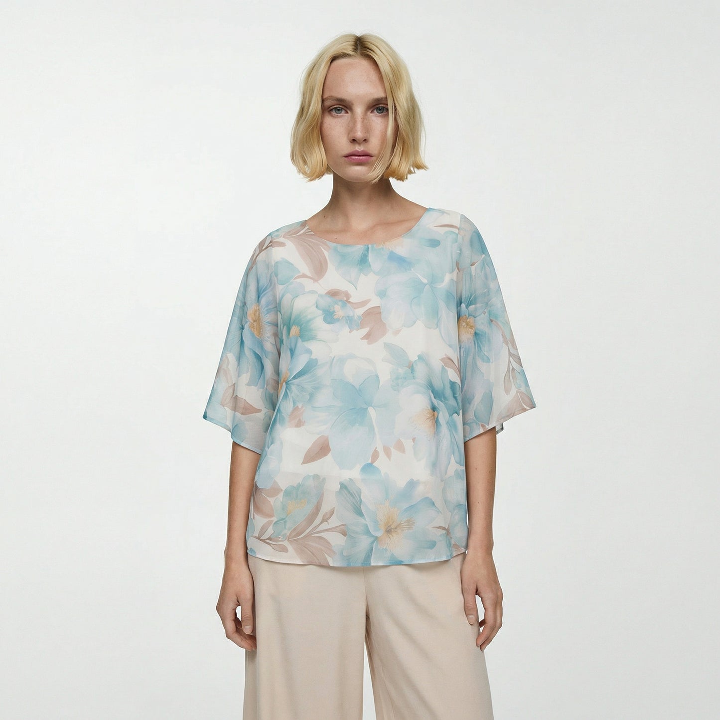 Soft blouse with three-quarter sleeves - 