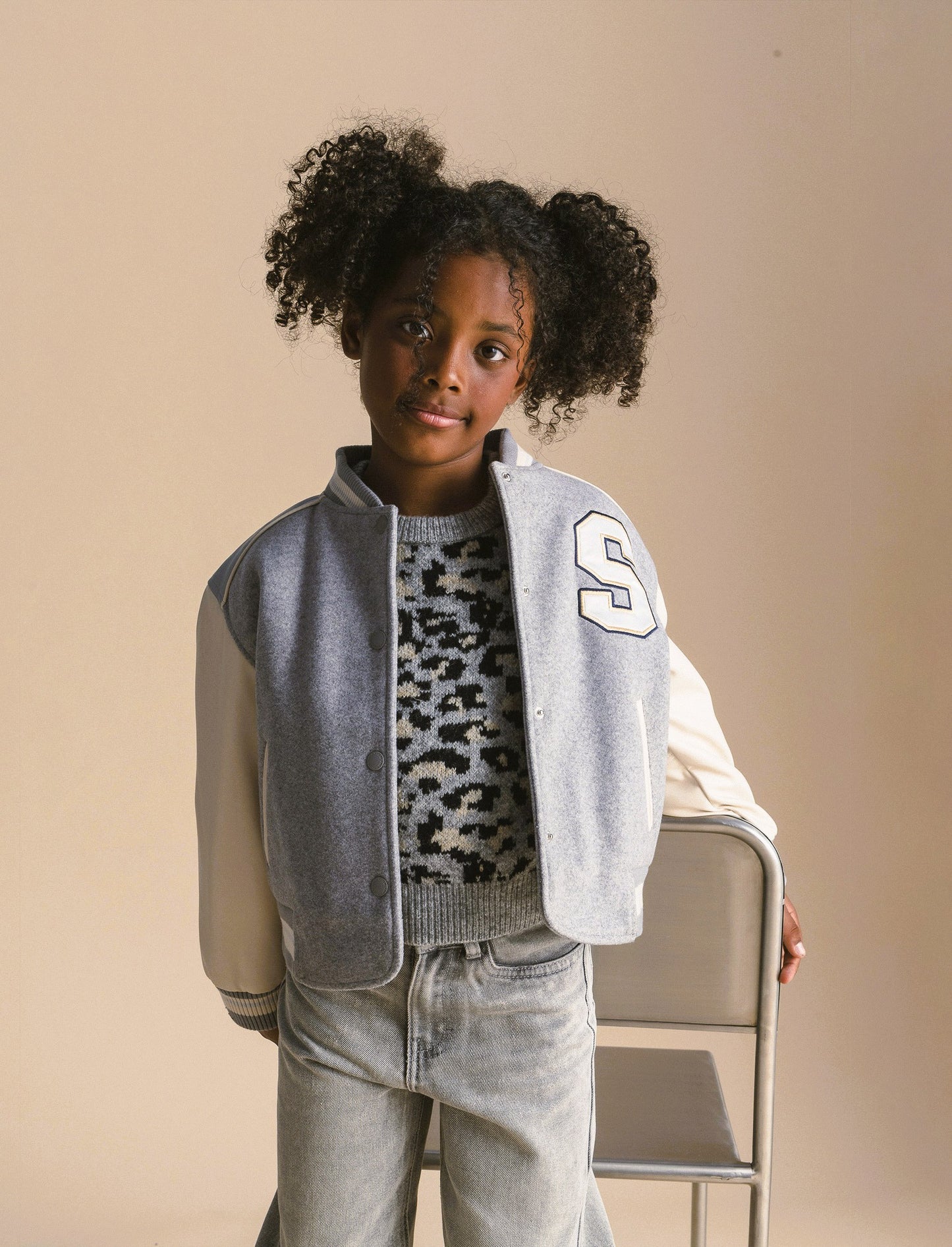 Giubbotto stile college con patches - Grigio mel.