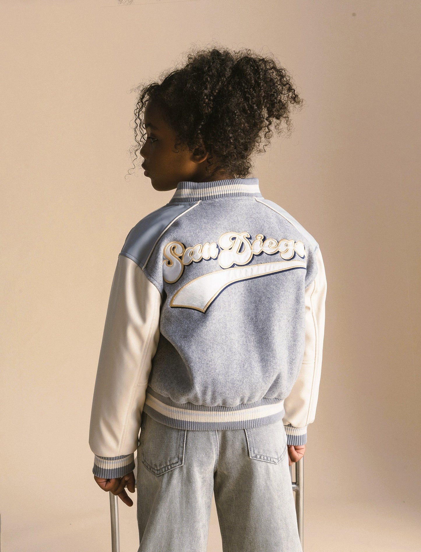 Giubbotto stile college con patches - Grigio mel.