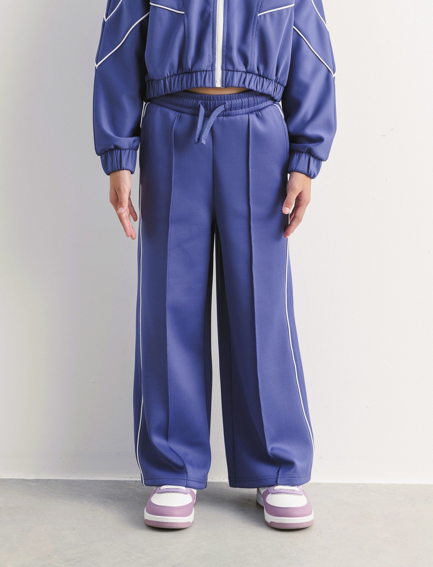 Jogger sport da bambina modello gamba larga con profili a contrasto. - Avion