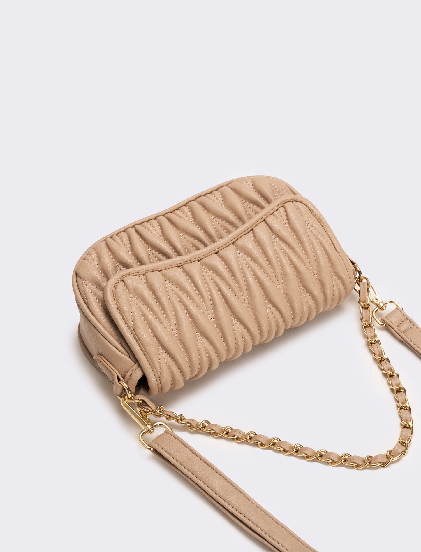 Tracolla donna goffrata con patta e catena infilata - Beige