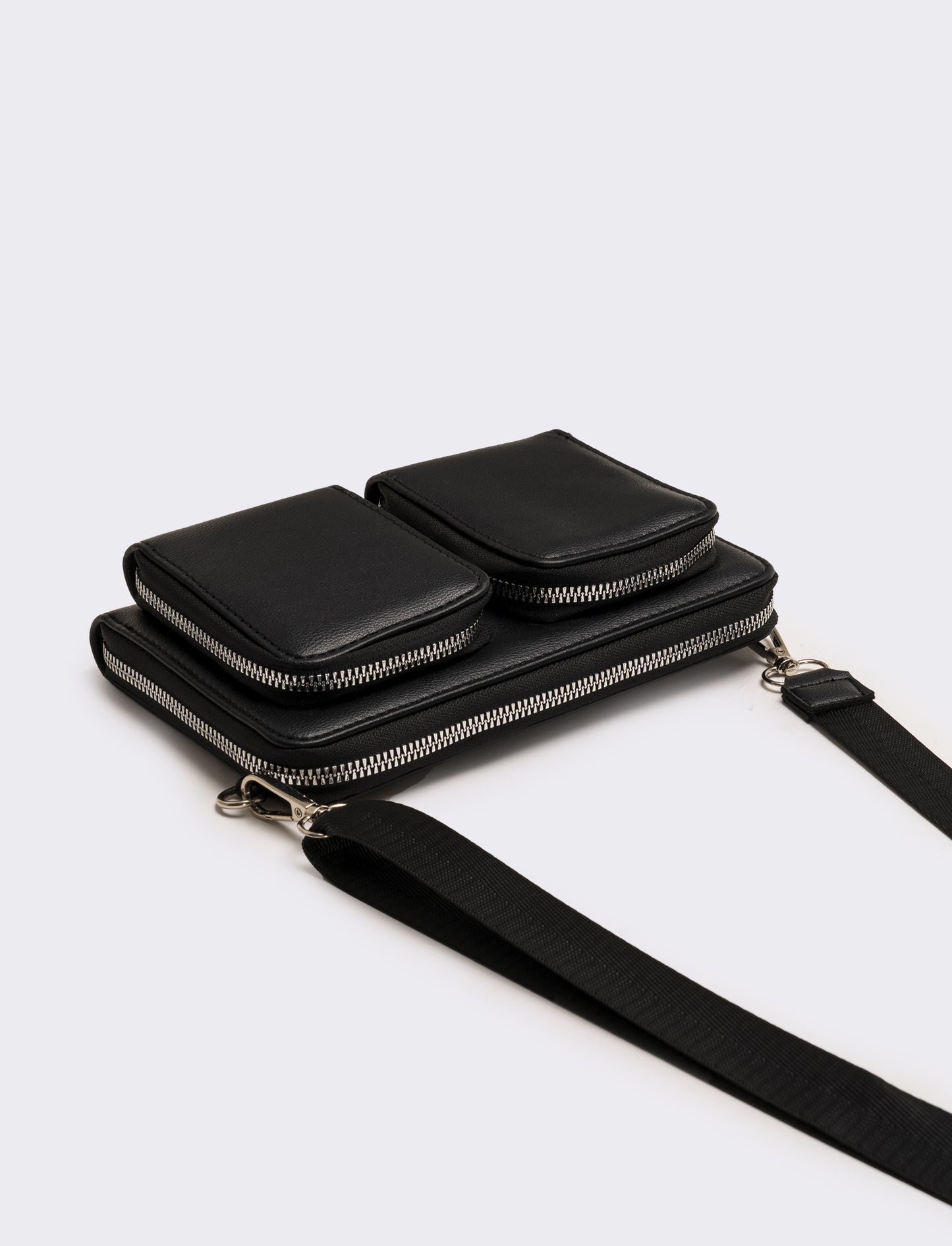 Tracolla uomo con tasche - Nero