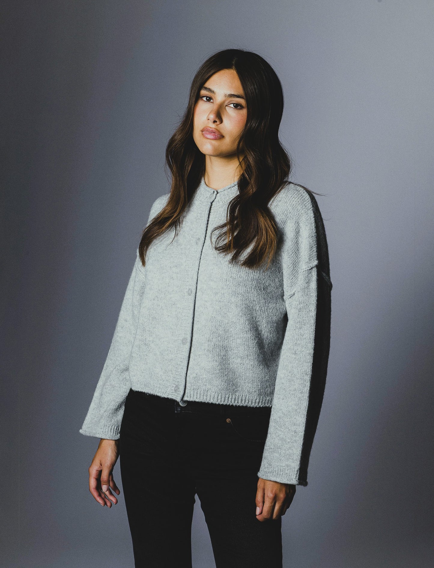 CARDIGAN CON BOTTONI EFFETTO TARTARUGATO - Grigio chiaro mel.
