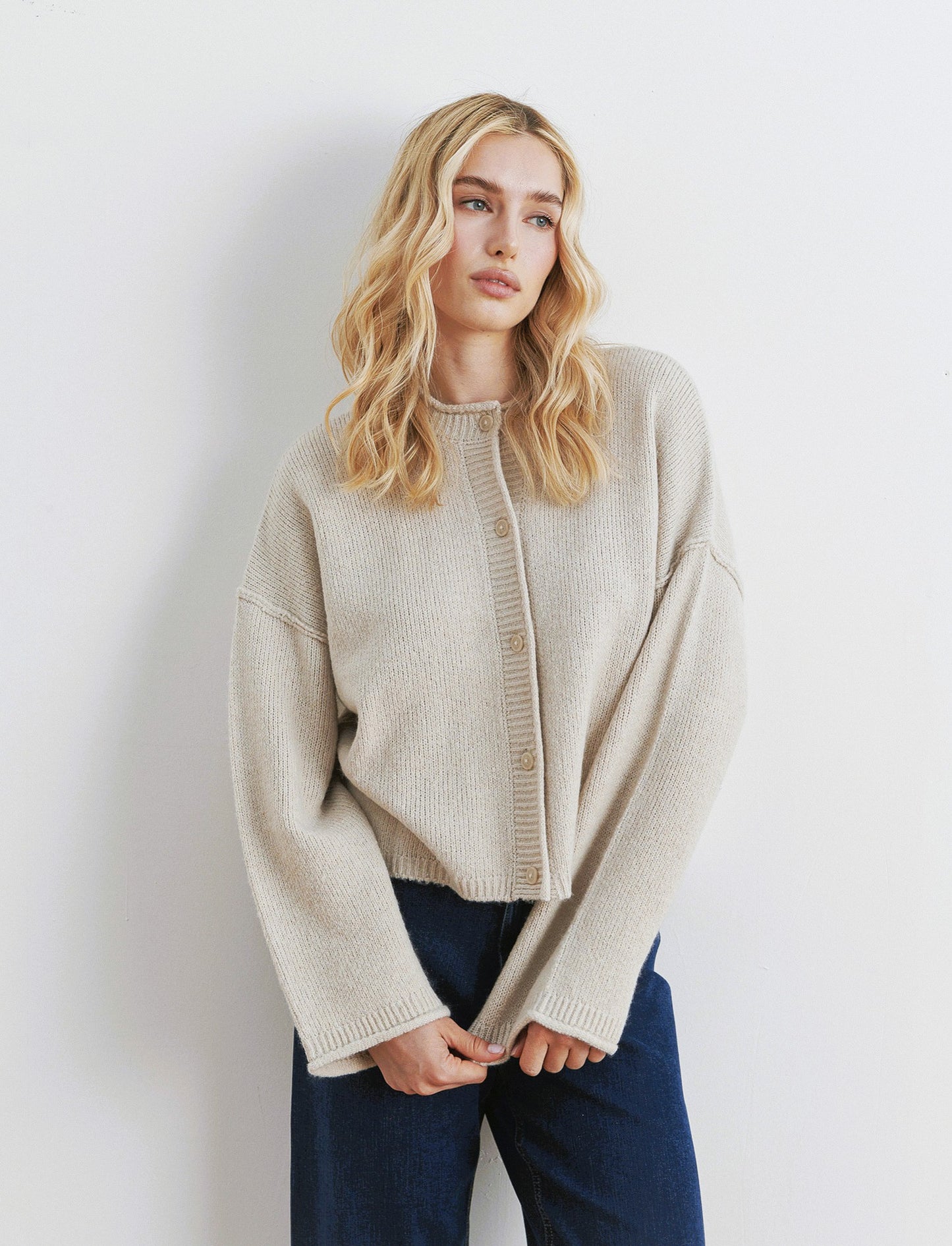 CARDIGAN CON BOTTONI EFFETTO TARTARUGATO - Beige grano