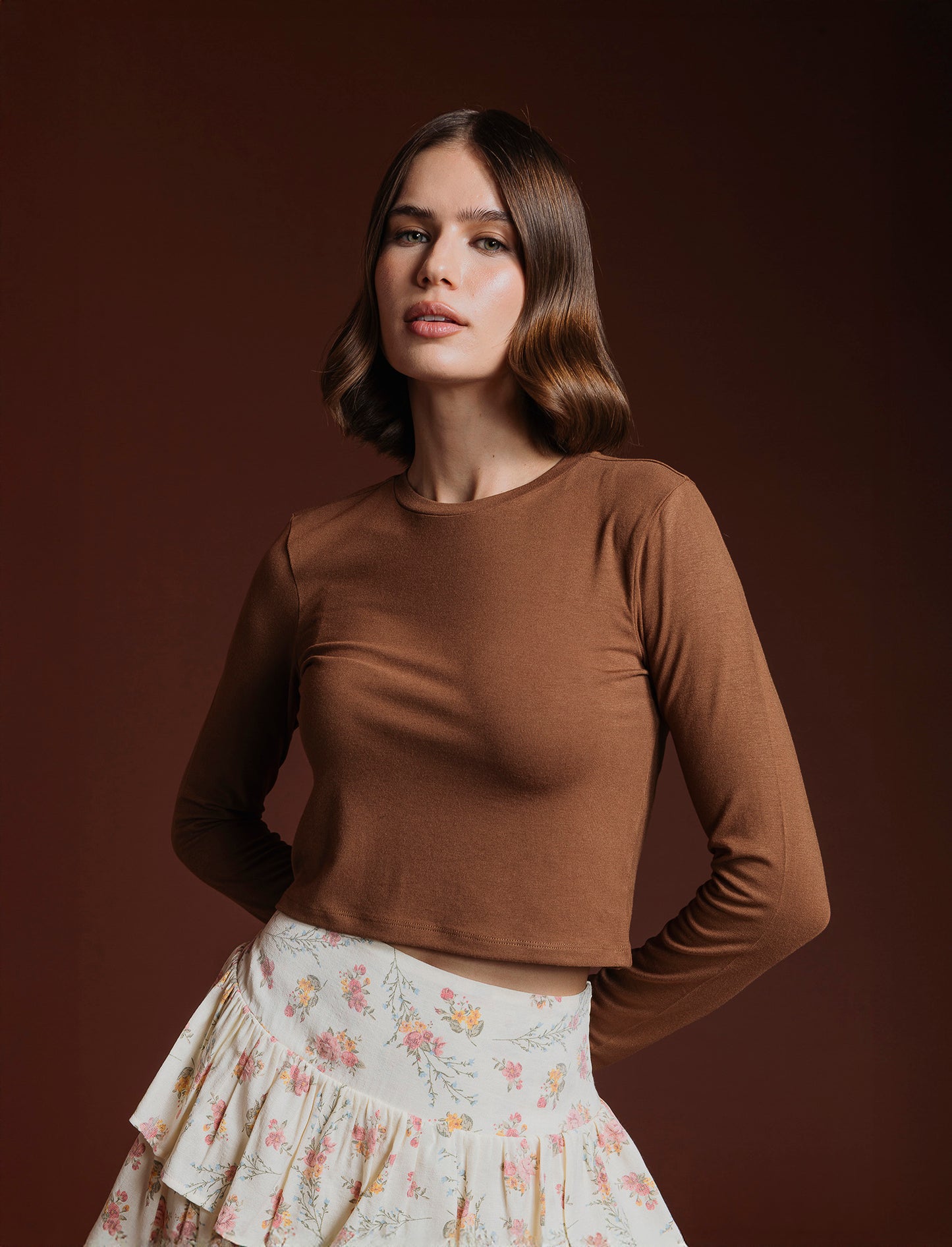T-SHIRT BASICA CROP - Marrone tabacco