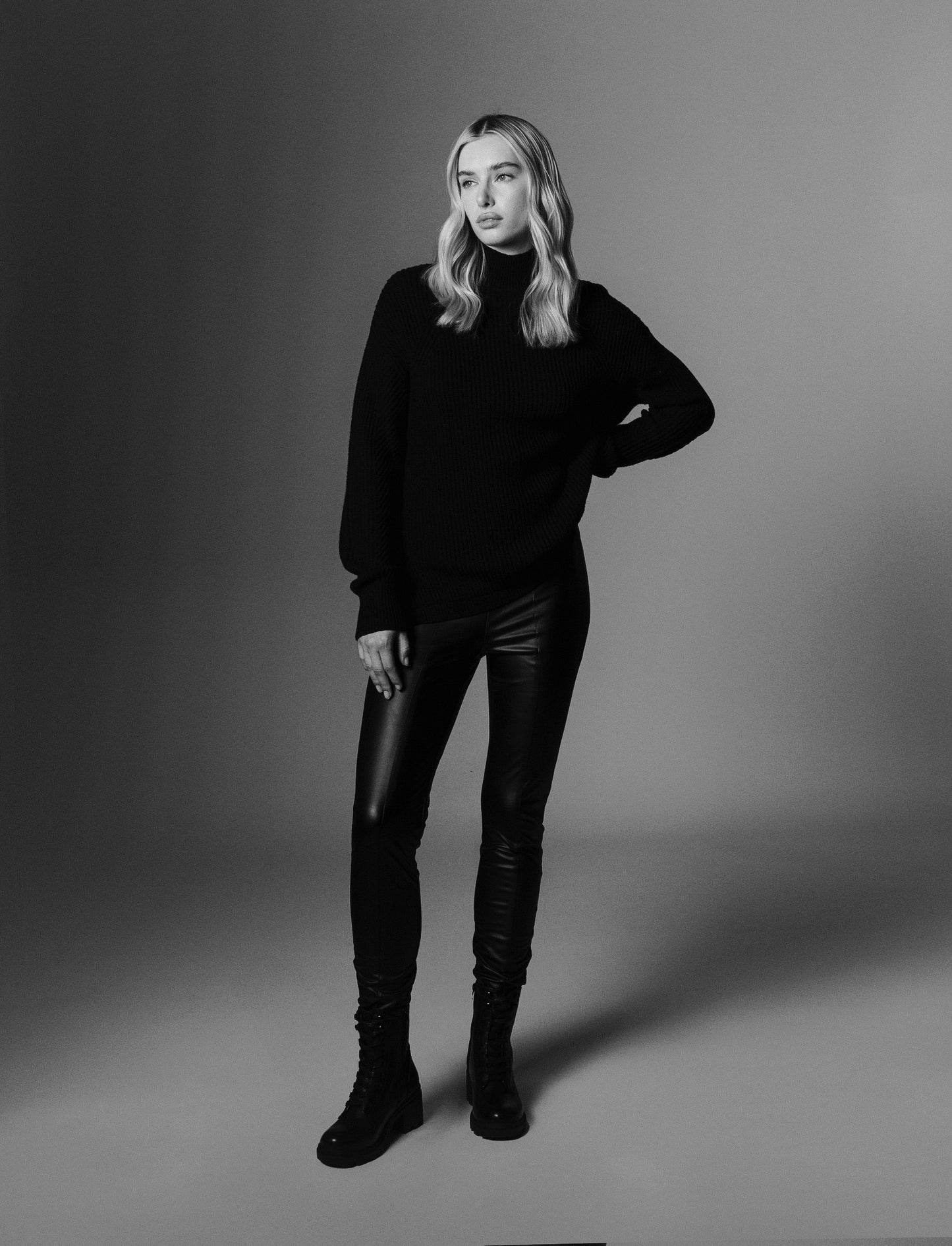 LEGGING IN TESSUTO EFFETTO PELLE - Nero