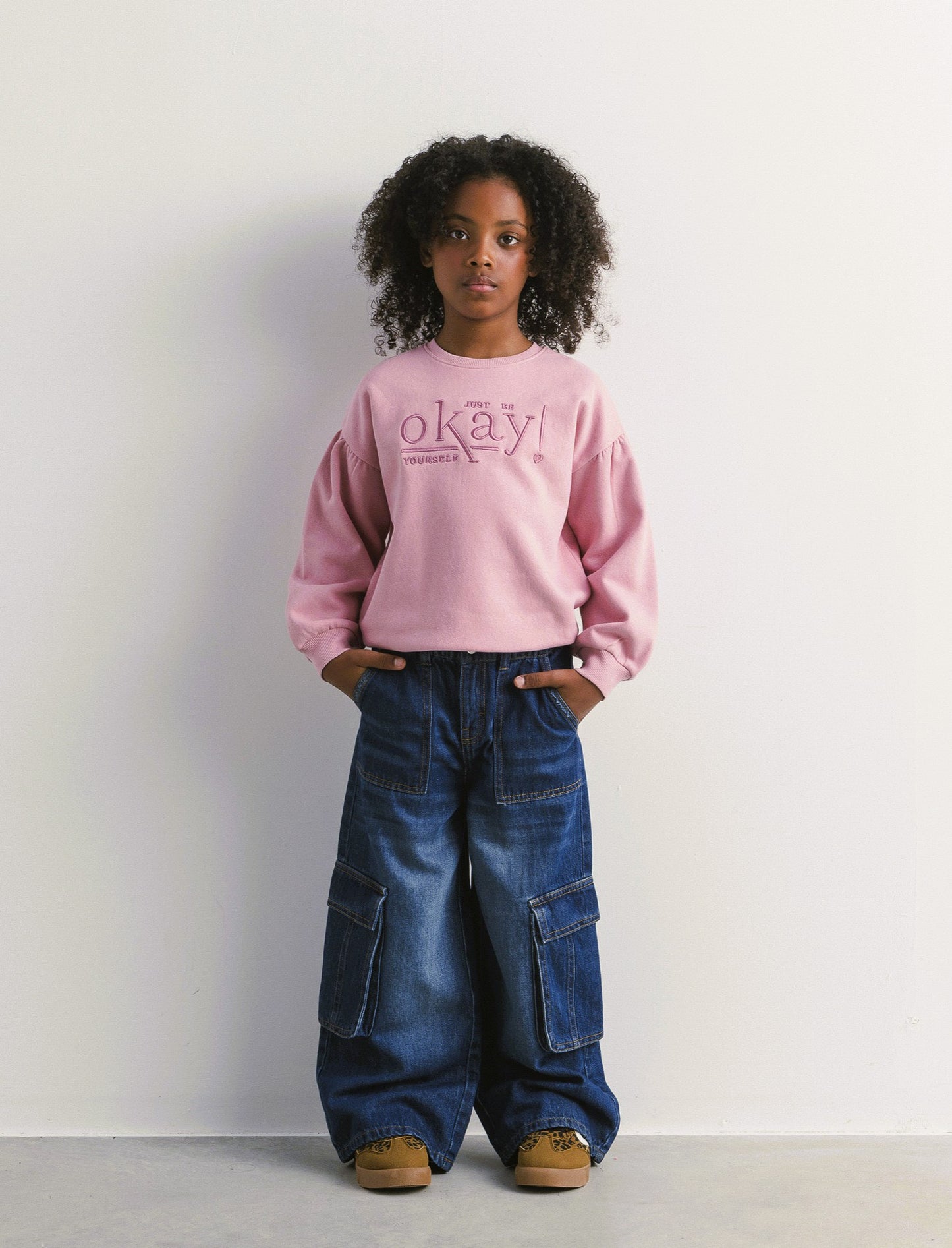 Denim cargo gamba larga da bambina. - DENIM SCURO