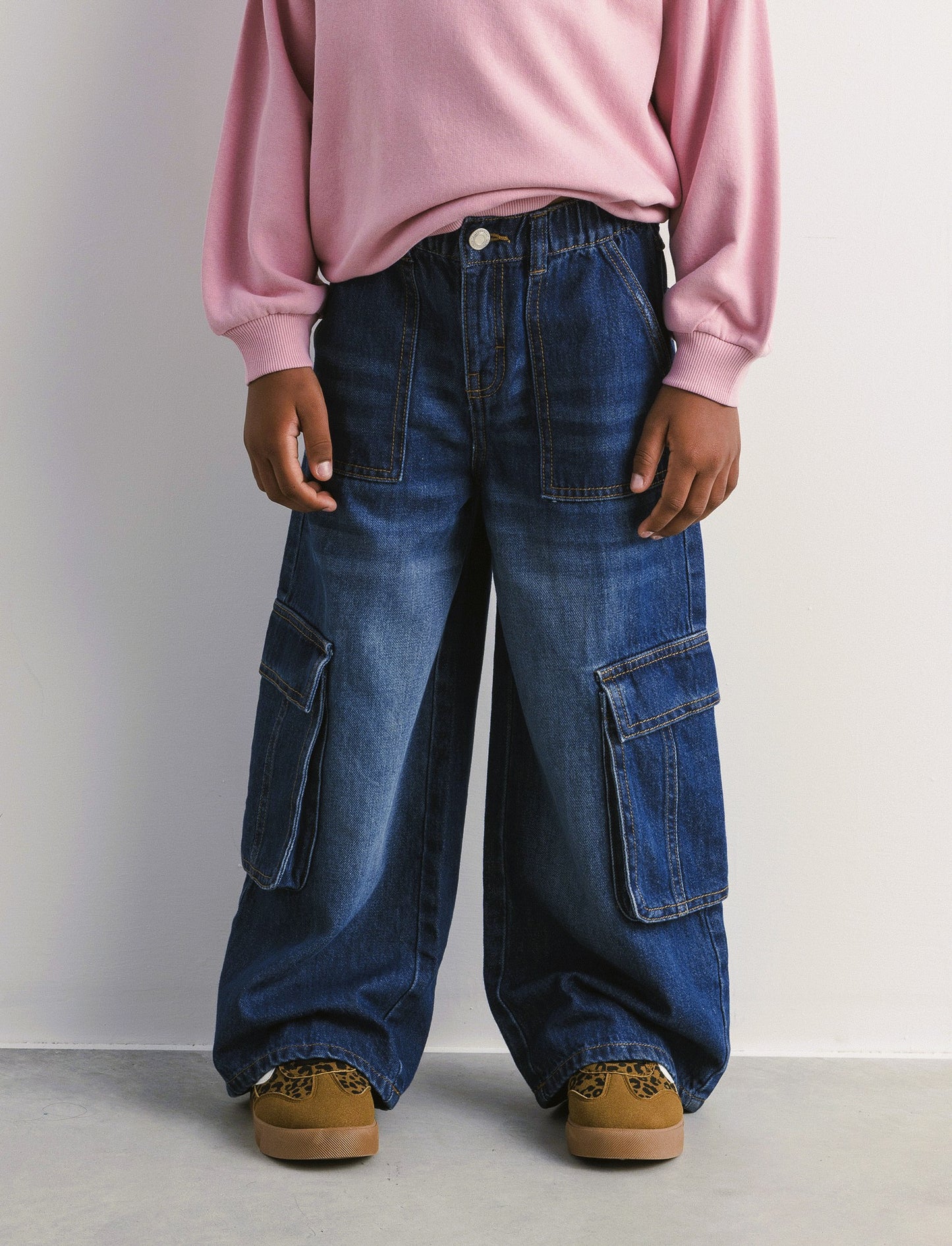 Denim cargo gamba larga da bambina. - DENIM SCURO