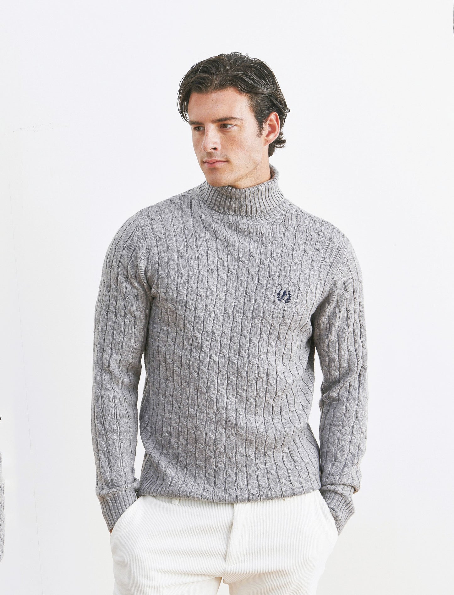 MAGLIA COLLO ALTO A TRECCE - Grigio mel.
