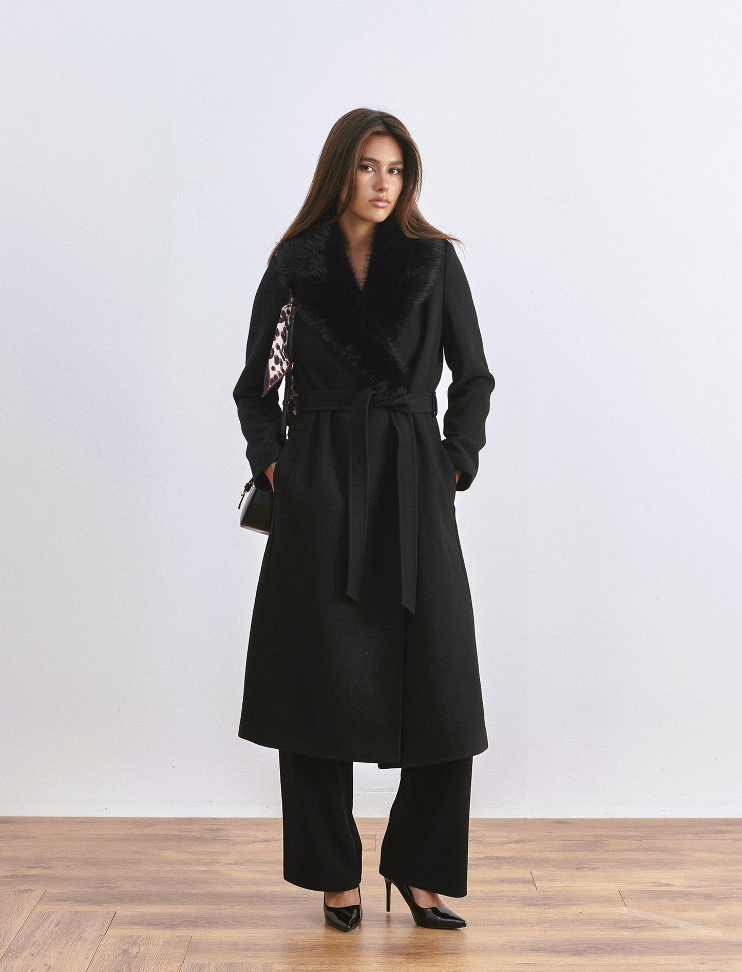 CAPPOTTO LUNGO CON COLLO IN FINTA PELLICCIA - Nero