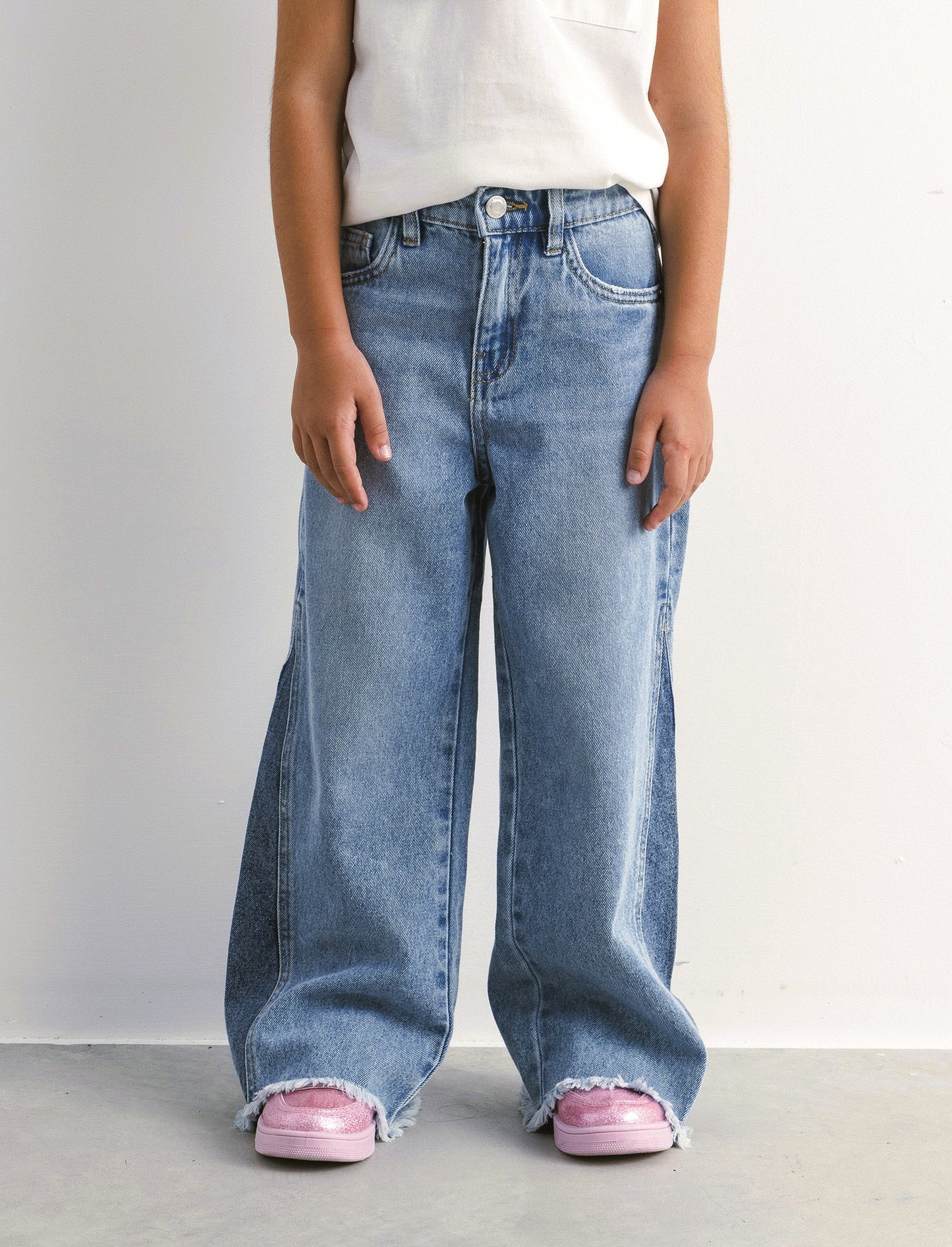 Jeans gamba larga da bambina con inserto laterale. - Denim