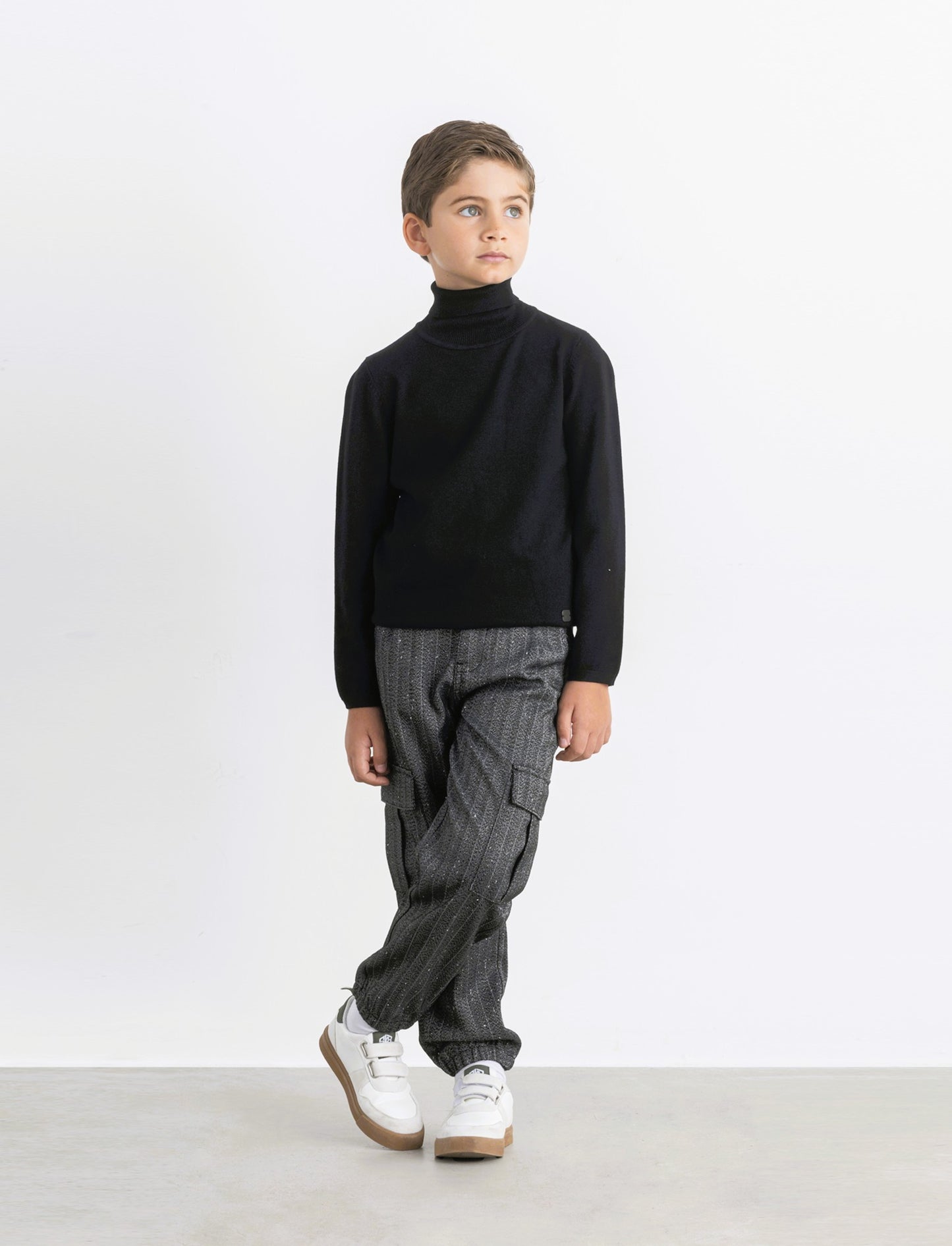 Pantalone in tessuto spigato. - Grigio