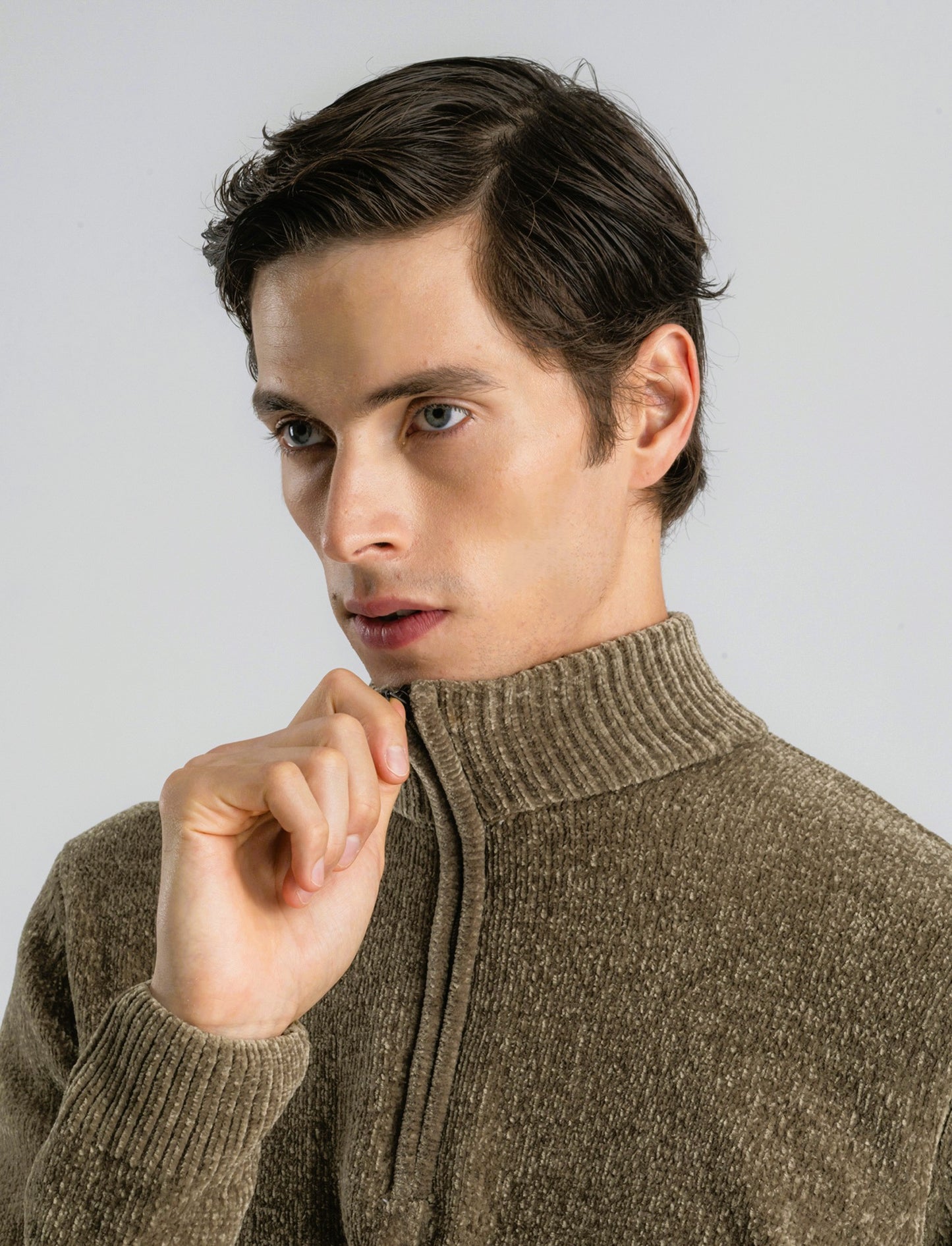 MAGLIA IN CINIGLIA COLLO ALTO CON CERNIERA. - Verde oliva