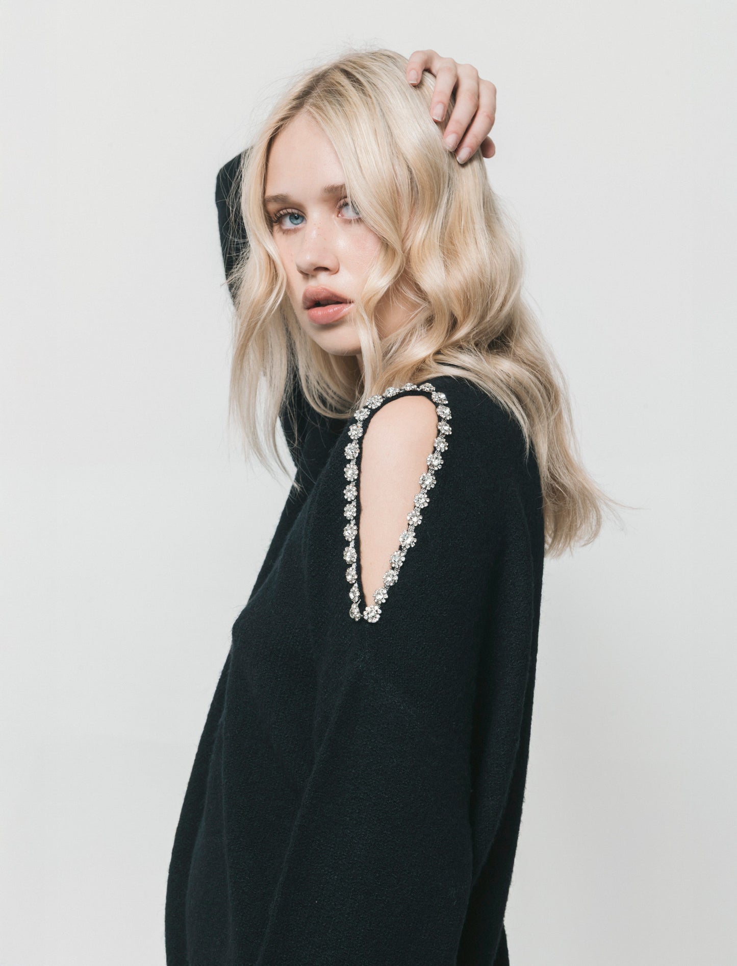 PULLOVER CON CUT-OUT - Nero