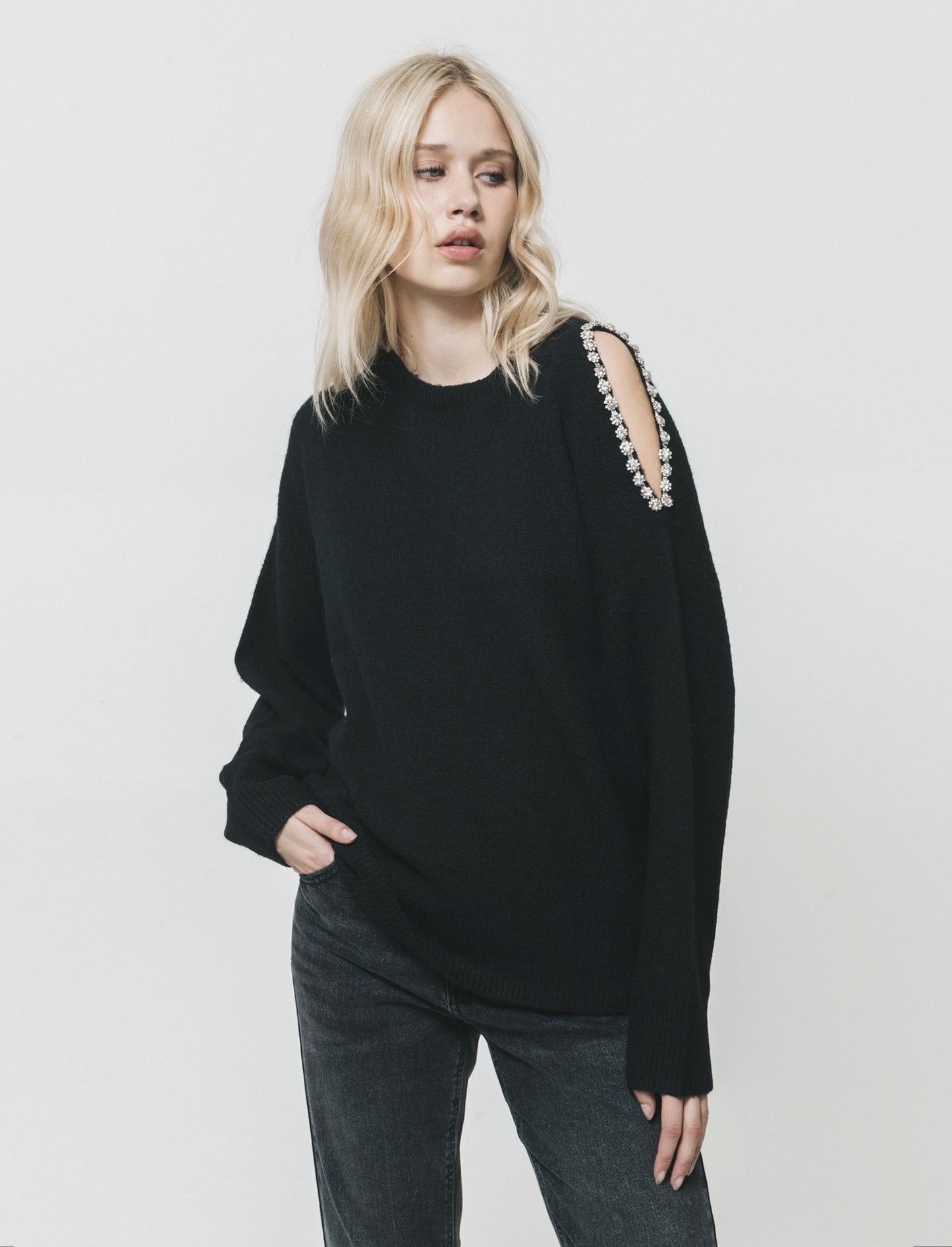 PULLOVER CON CUT-OUT - Nero