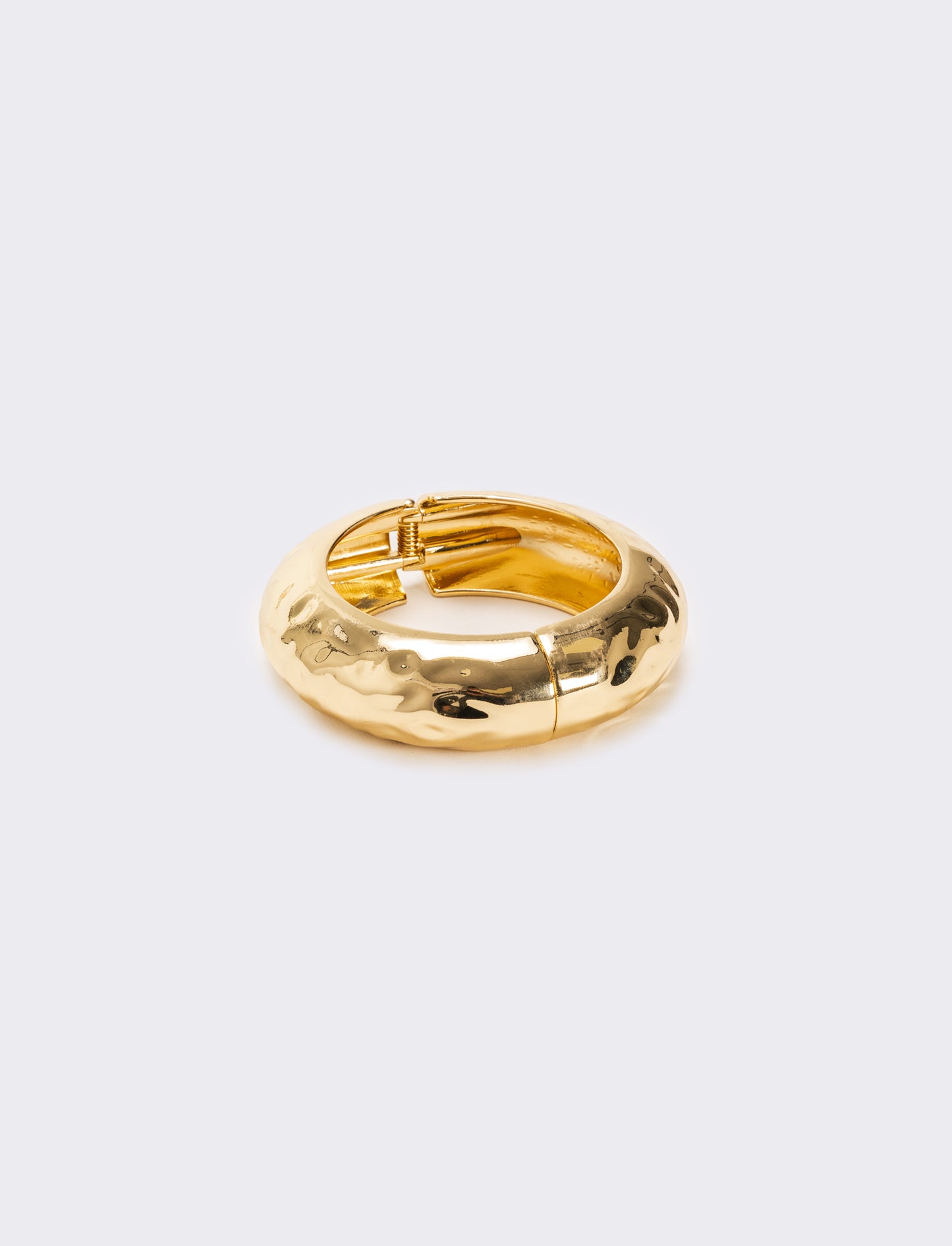 Bracciale rigido martellato chiusura a scatto - Oro