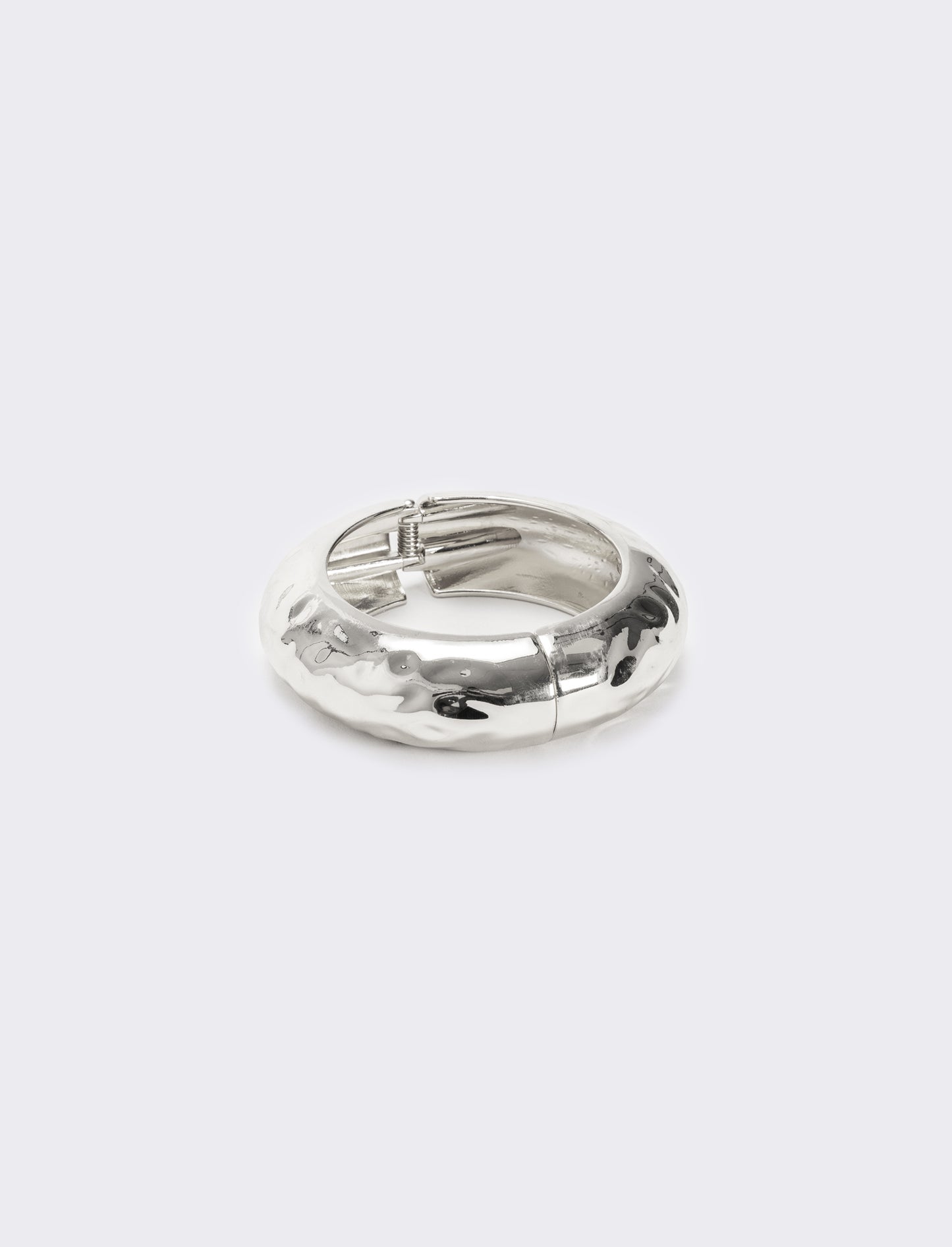 Bracciale rigido martellato chiusura a scatto - Argento