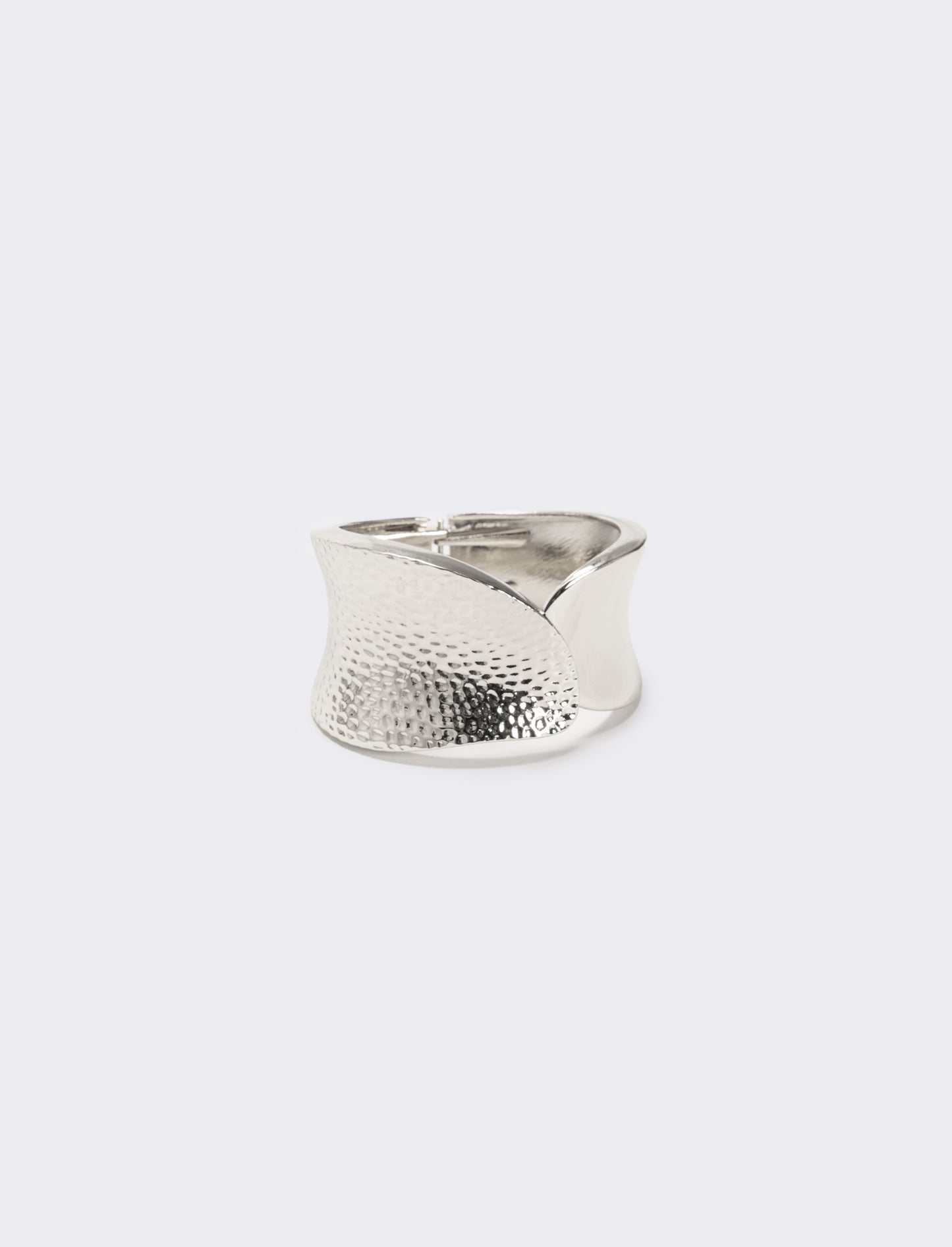 Bracciale rigido largo liscio e martellato - Argento
