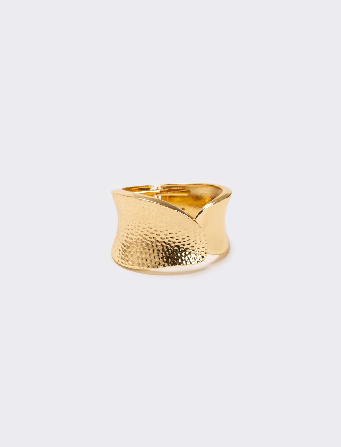 Bracciale rigido largo liscio e martellato - Oro