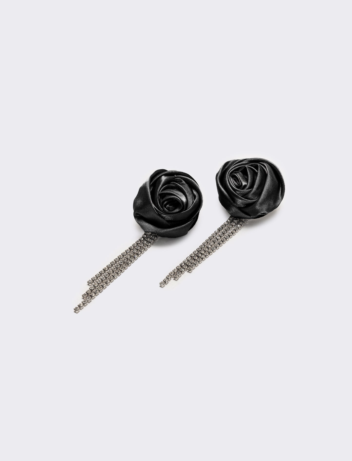 Orecchino con rosa in tessuto e strass - Nero