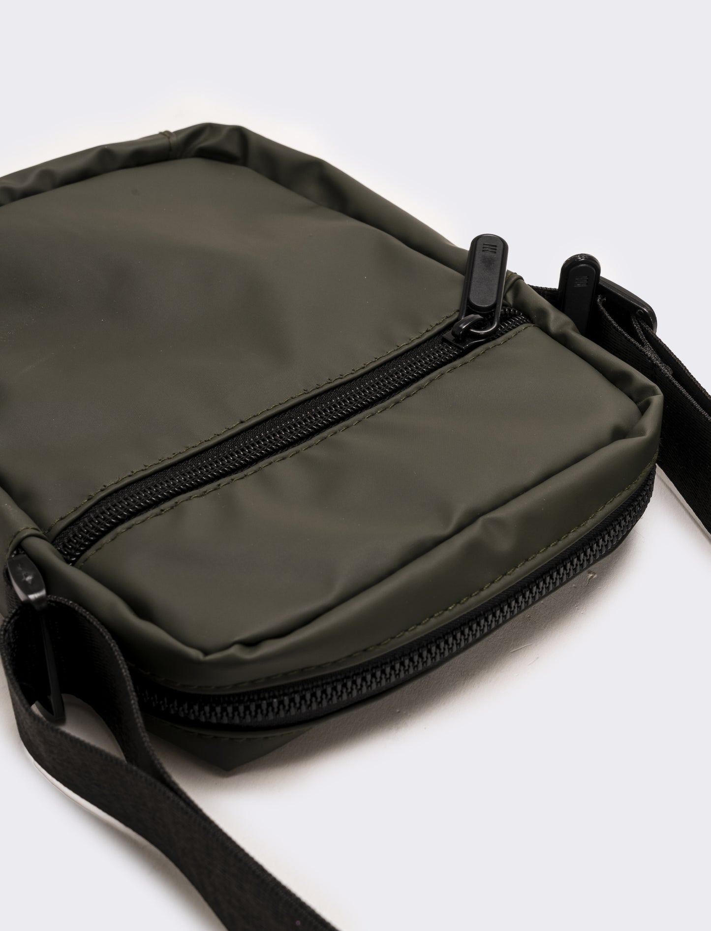Borsa uomo a tracolla gommata con zip - Verde
