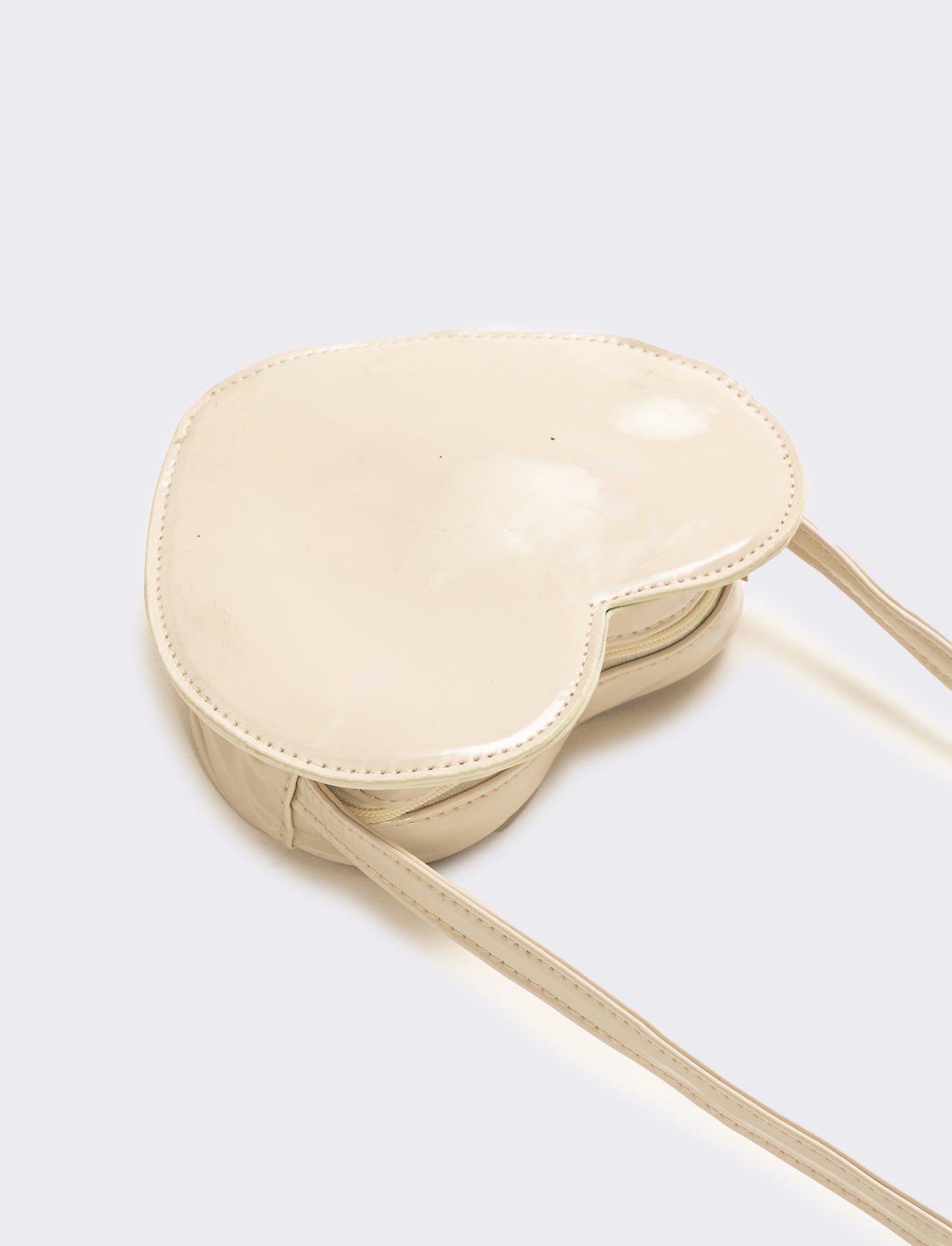 Tracolla a cuore in vernice - Beige