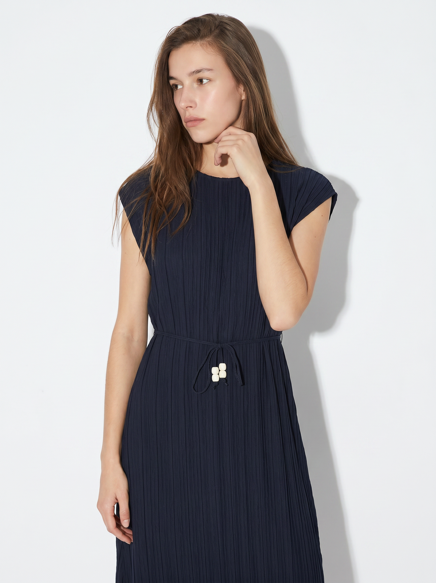 Abito midi plissé con cintura - Blu