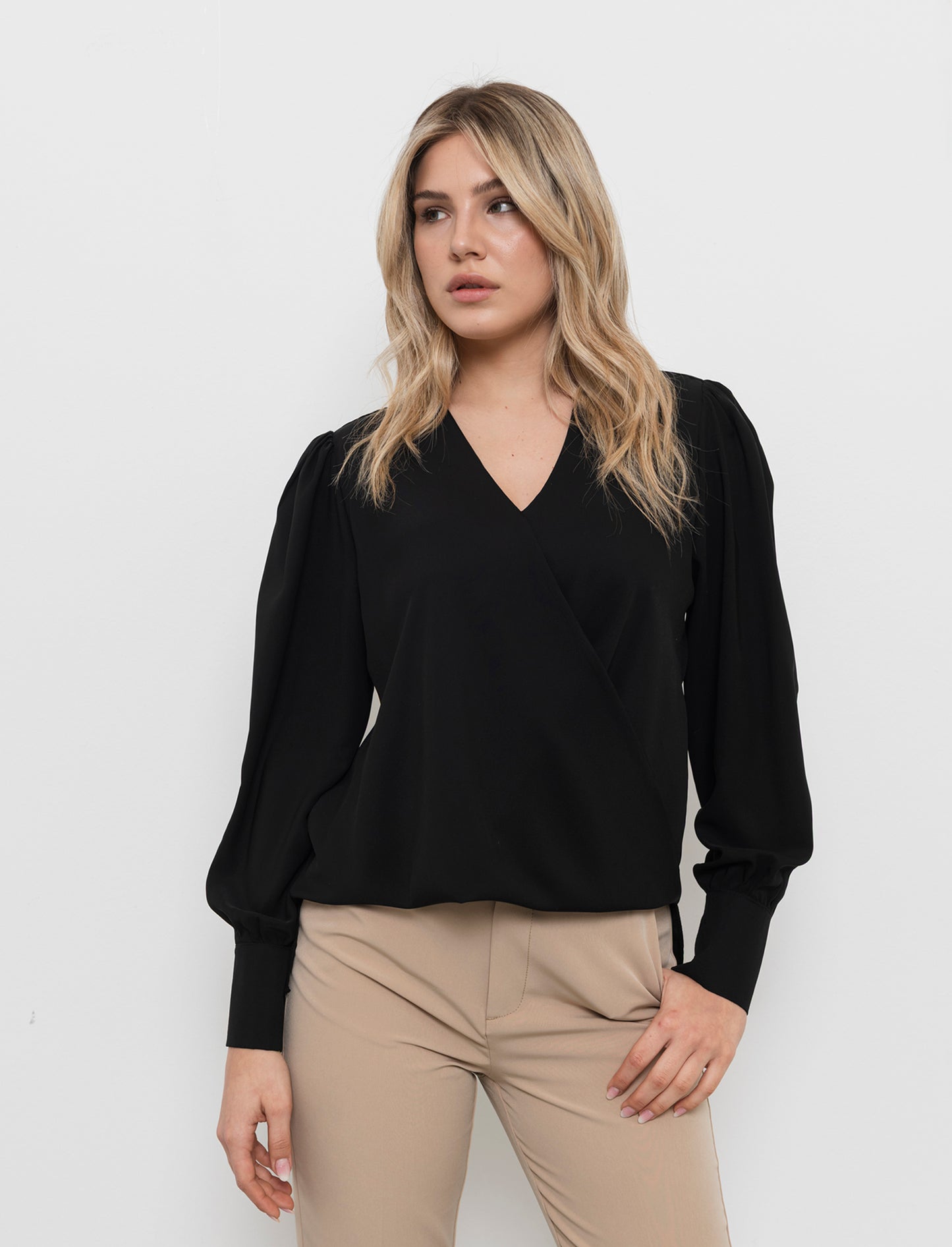 Casacca morbida ad incrocio da donna - Nero