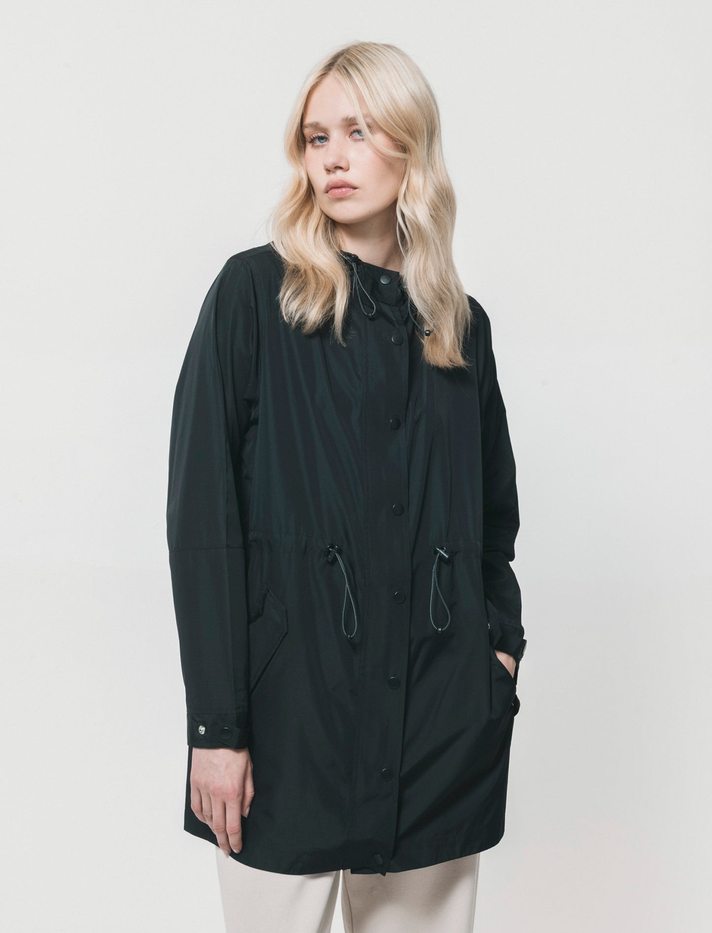 Parka Ripiegabile con Cappuccio e Zip - Nero