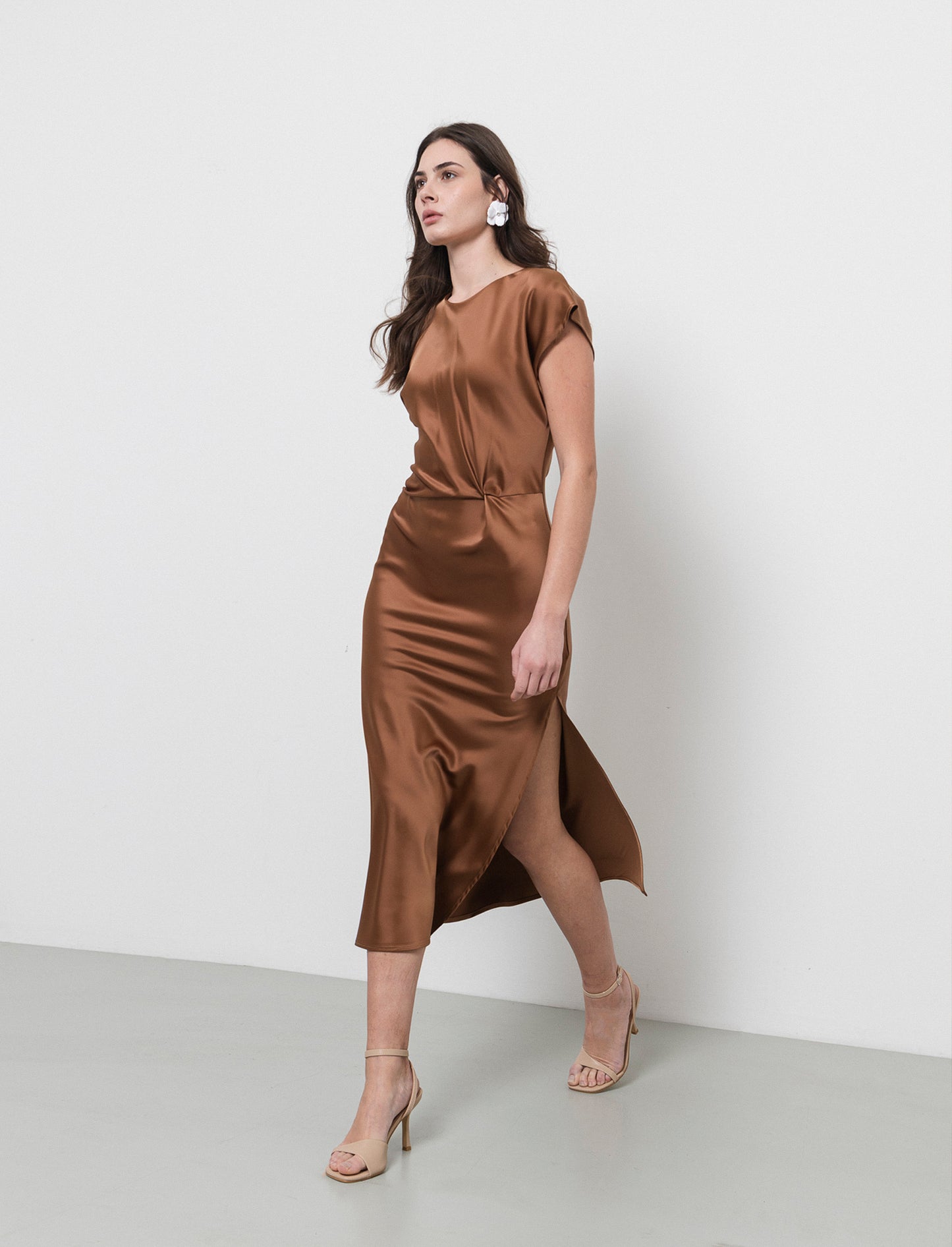 Vestito smanicato di raso - Cacao