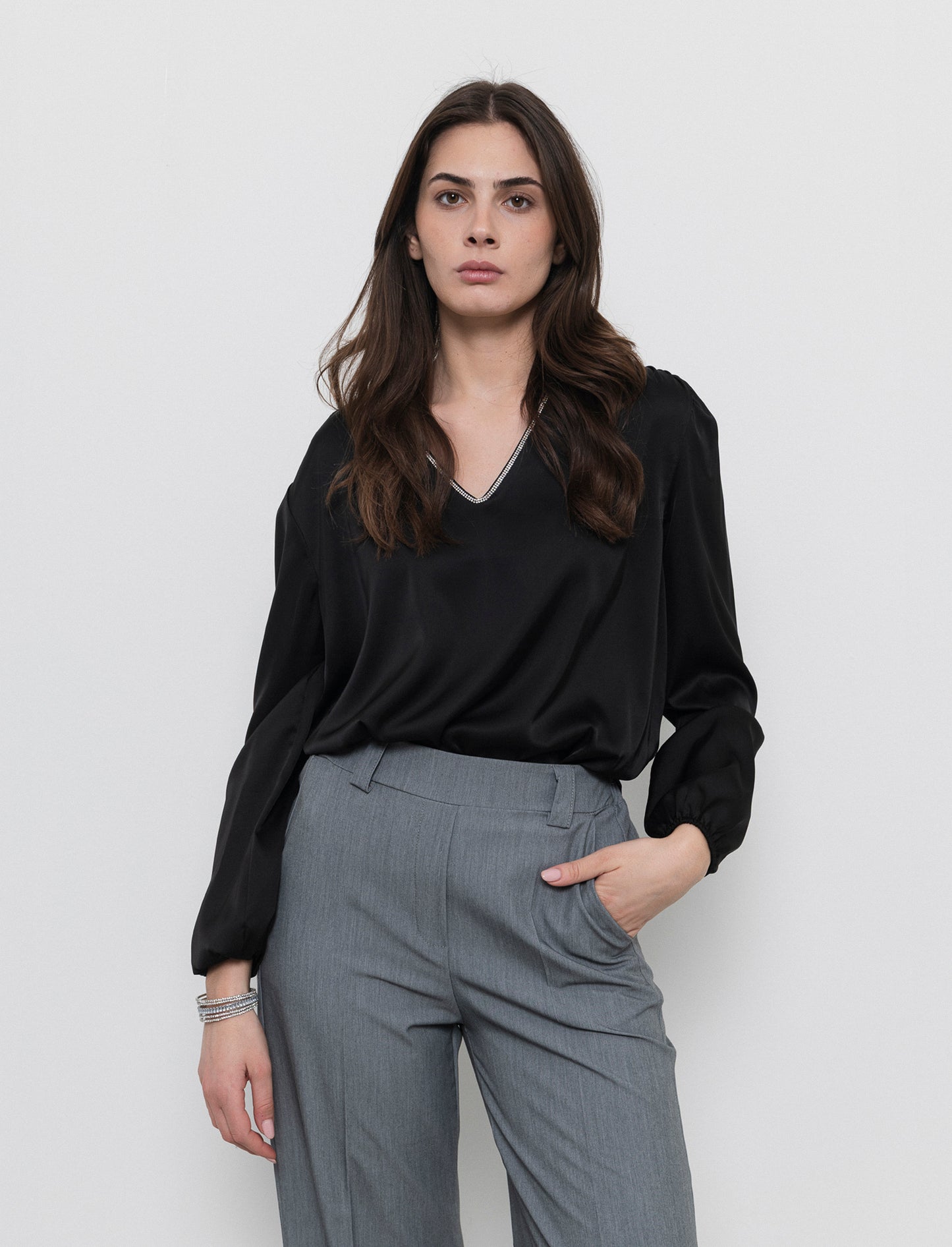 Casacca scollo V con inserti strass - Nero