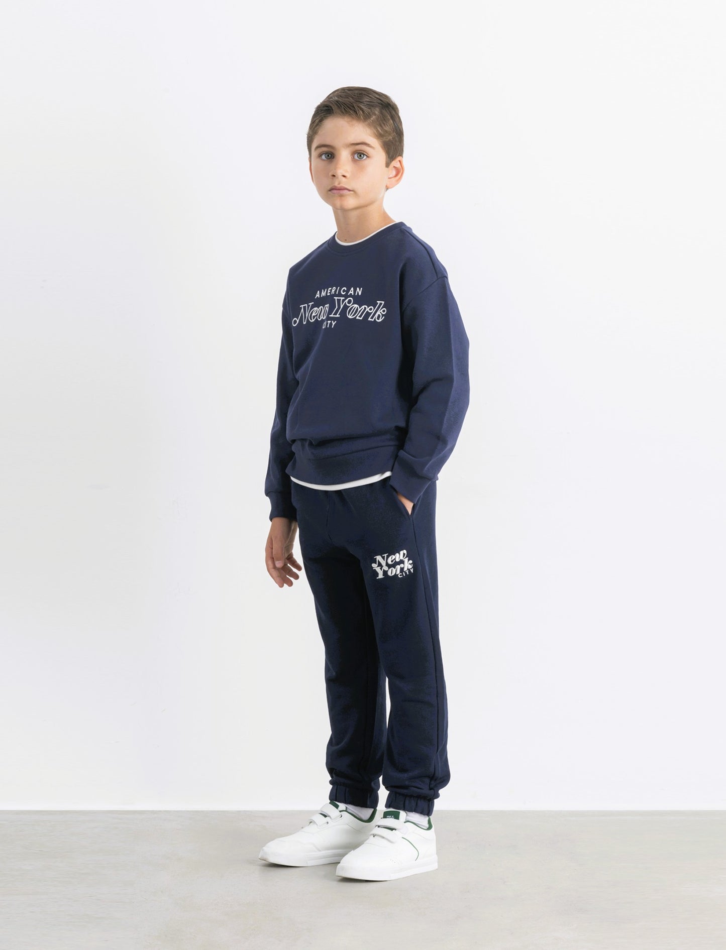 Jogger con ricamo college. - Blu