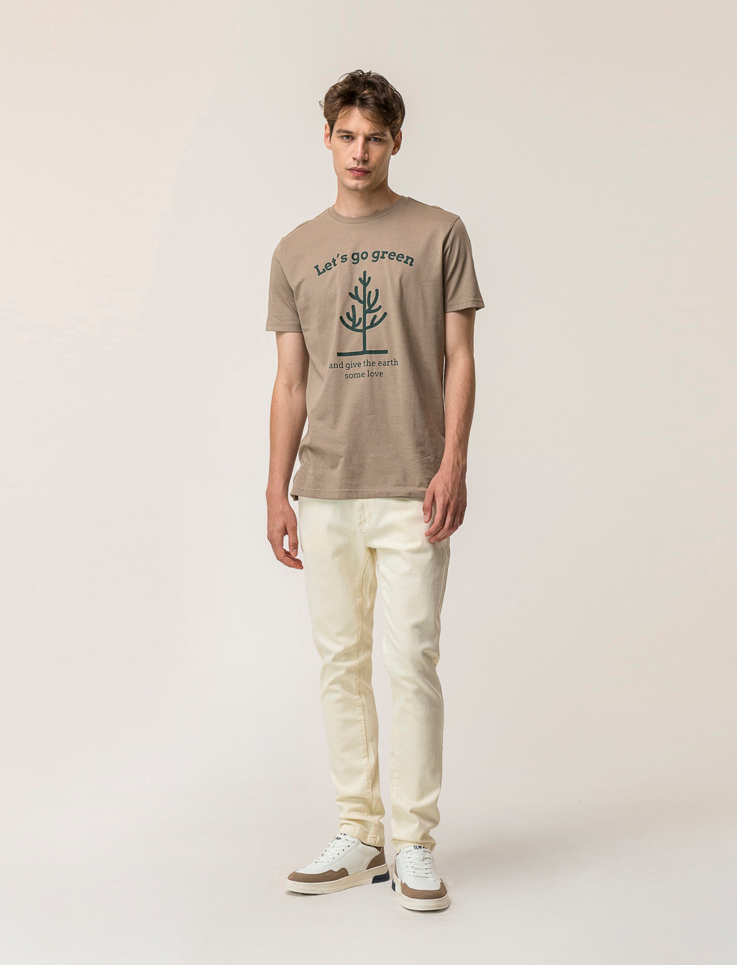 Pantaloni slim fit, cinque tasche in tessuto cotone stretch effetto slavato. Chiusura anteriore con - Bianco