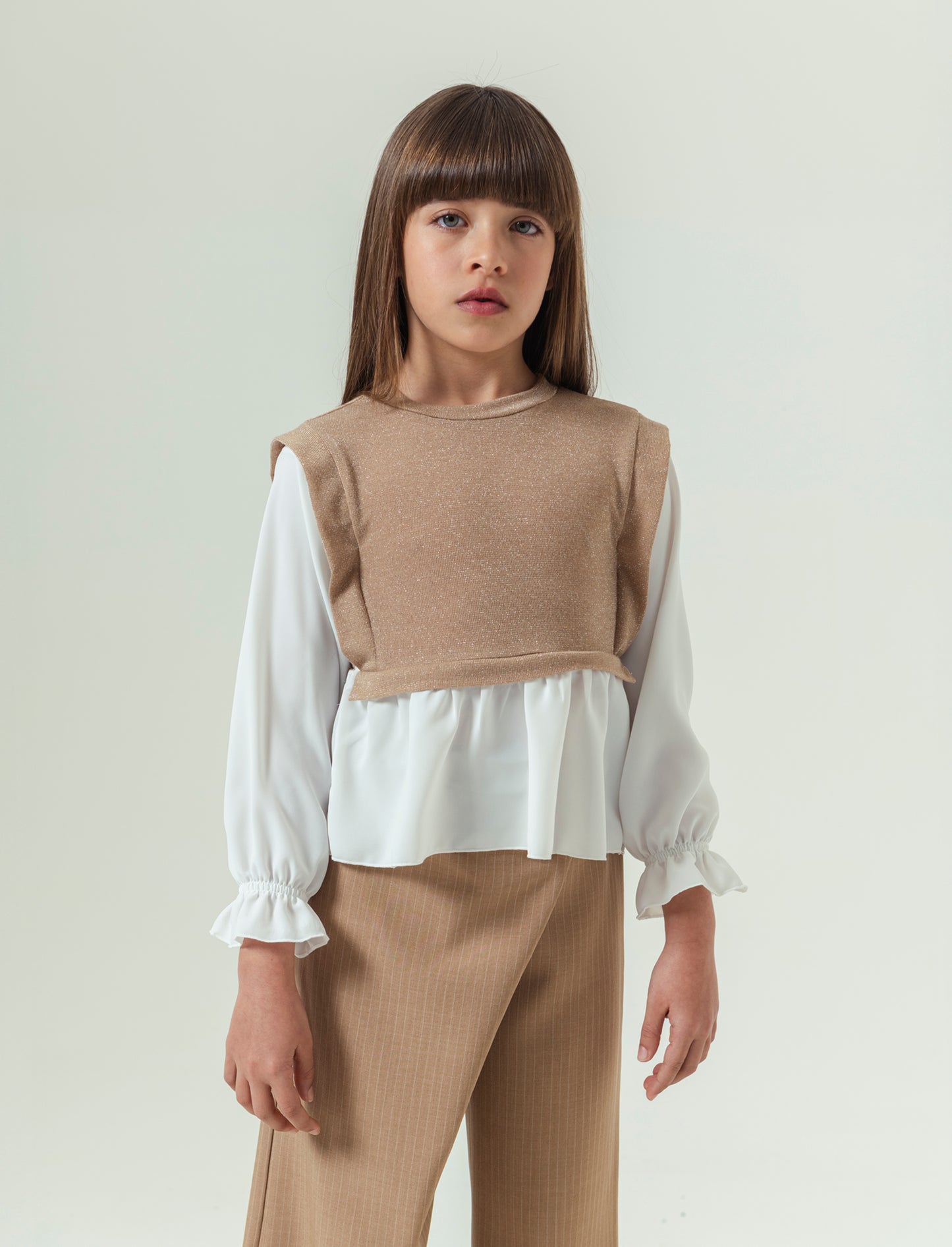 Blusa elegante da bambina. - Beige