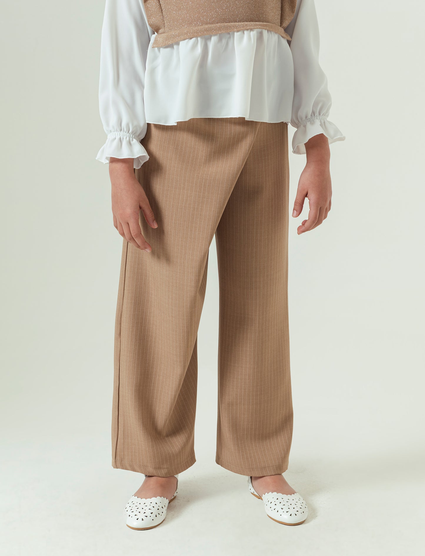 Pantaloni eleganti da bambina in tessuto gessato. - Beige