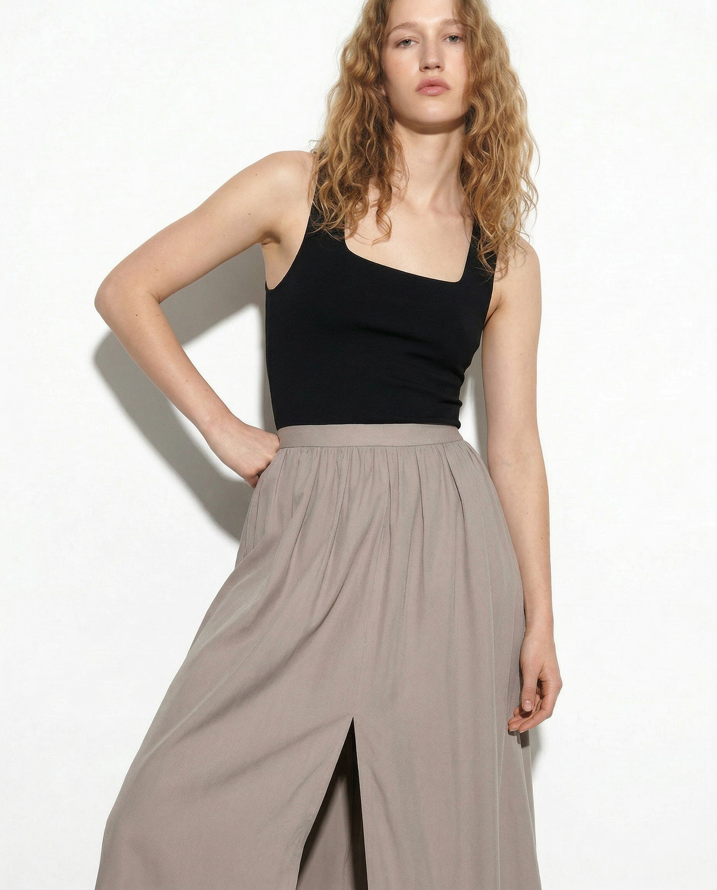 Top con spallina larga e scollo V cut-out - Nero