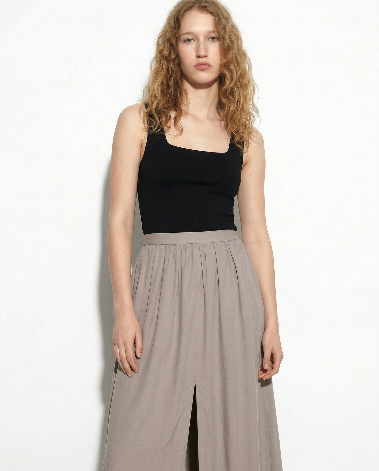 Top con spallina larga e scollo V cut-out - Nero