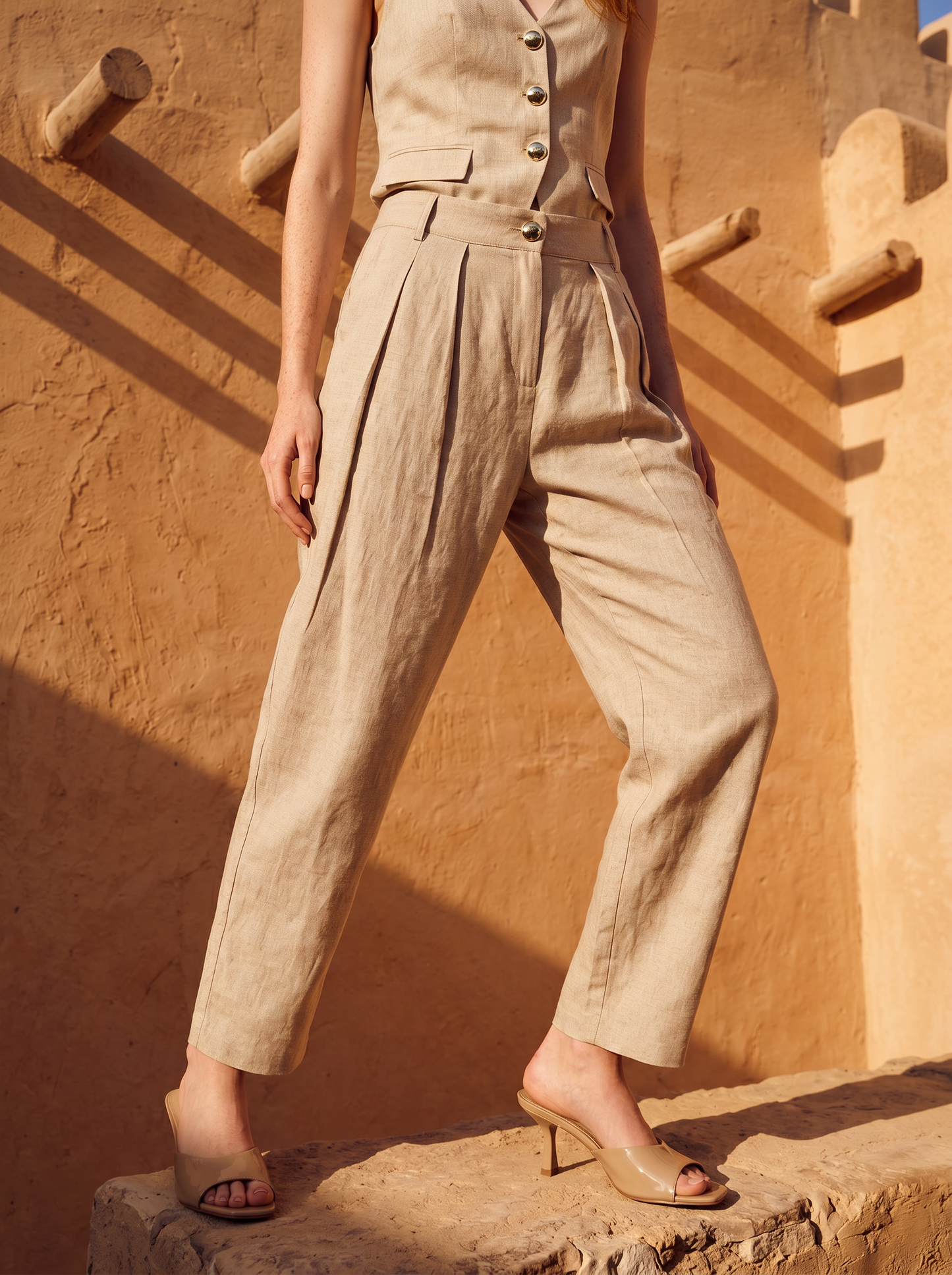 Pantaloni in lino con bottoni e pinches - Beige